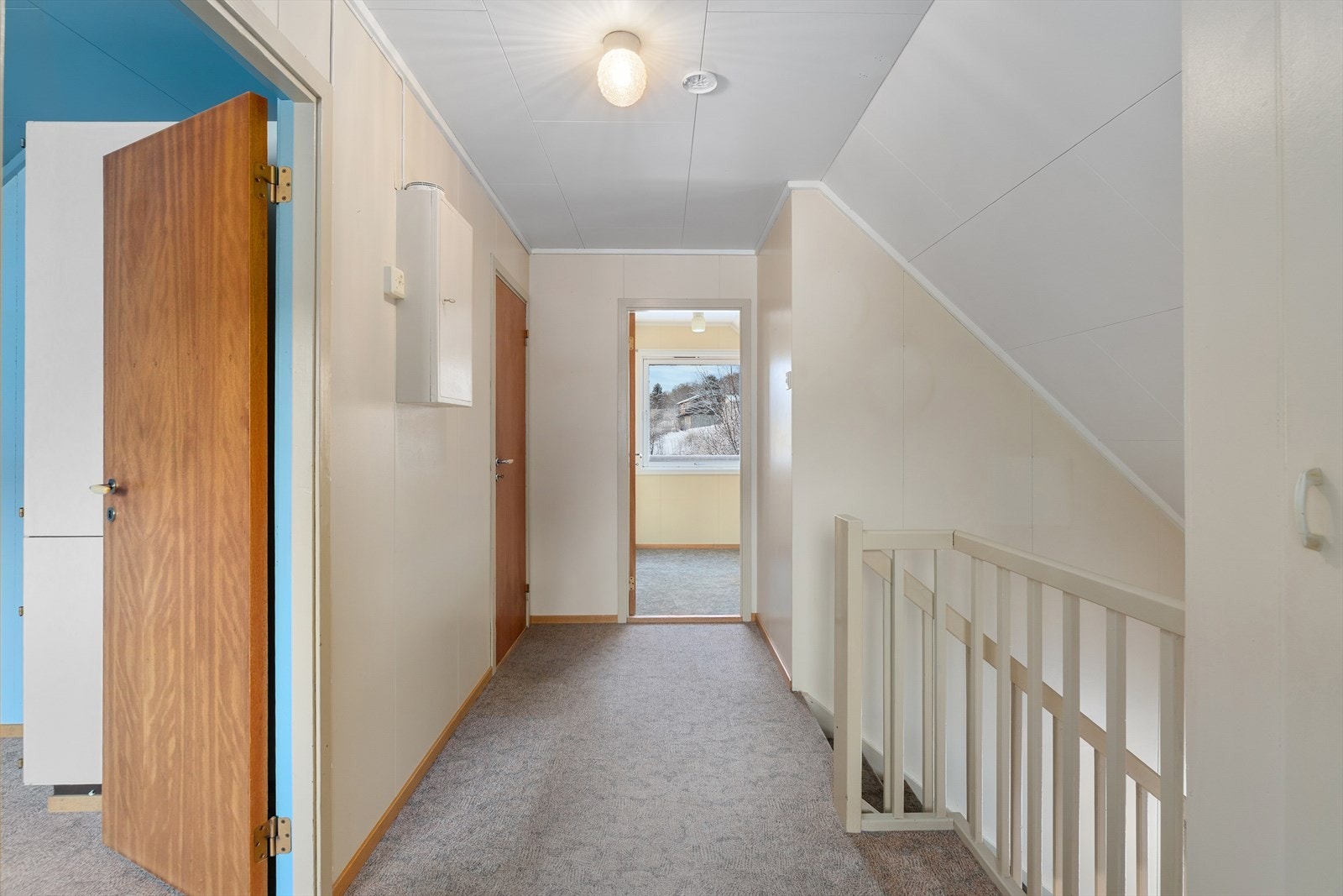 Sikringsskap i 2. etasje med 9 automatkurser Galleribilde