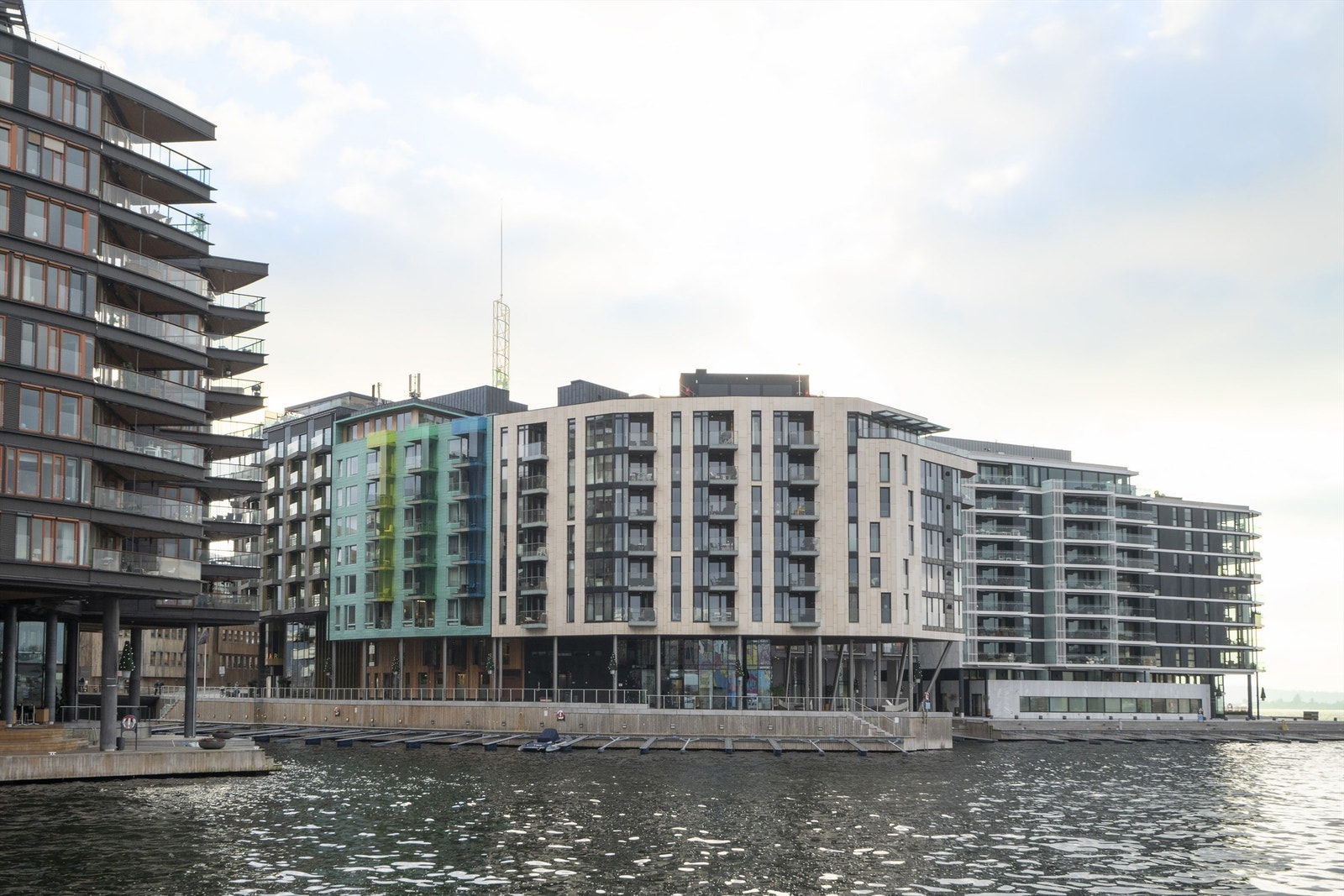 Velkommen til Landgangen 3 - pen 2 roms i vannkanten. Galleribilde