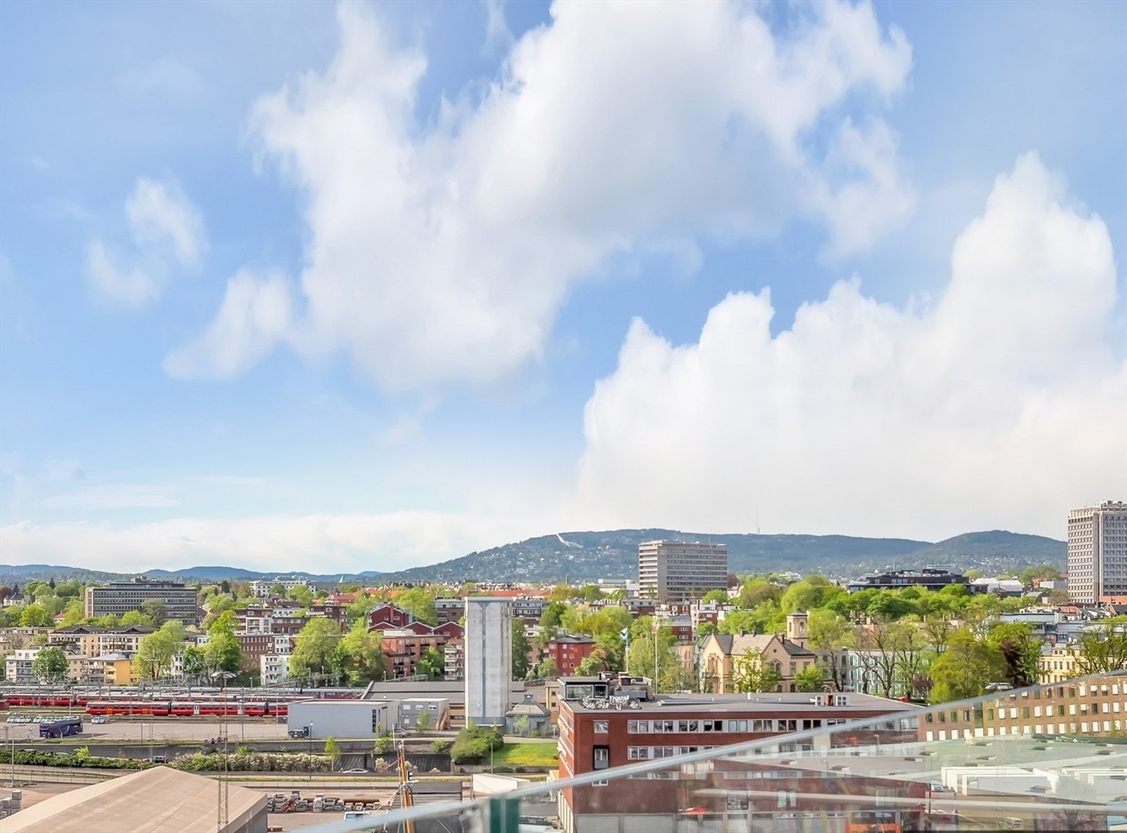 Utsikt fra felles takterrasse. Galleribilde