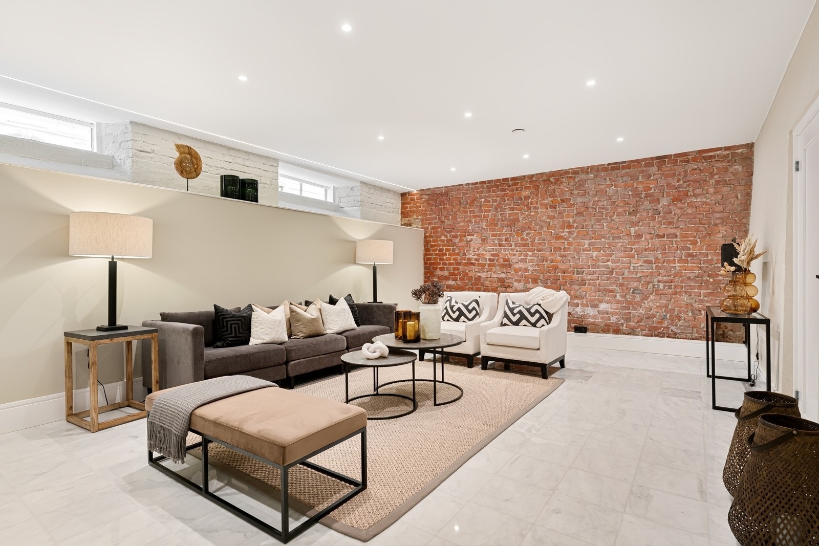 Det er nydelig satt opp vegg i dette rommet, for etablering av ekstra rom (se plantegning). Galleribilde