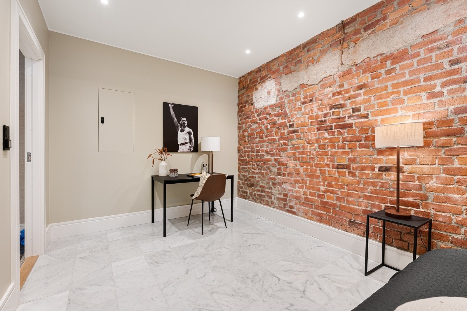 Det er fin plass til etablering av garderobeløsning. Galleribilde