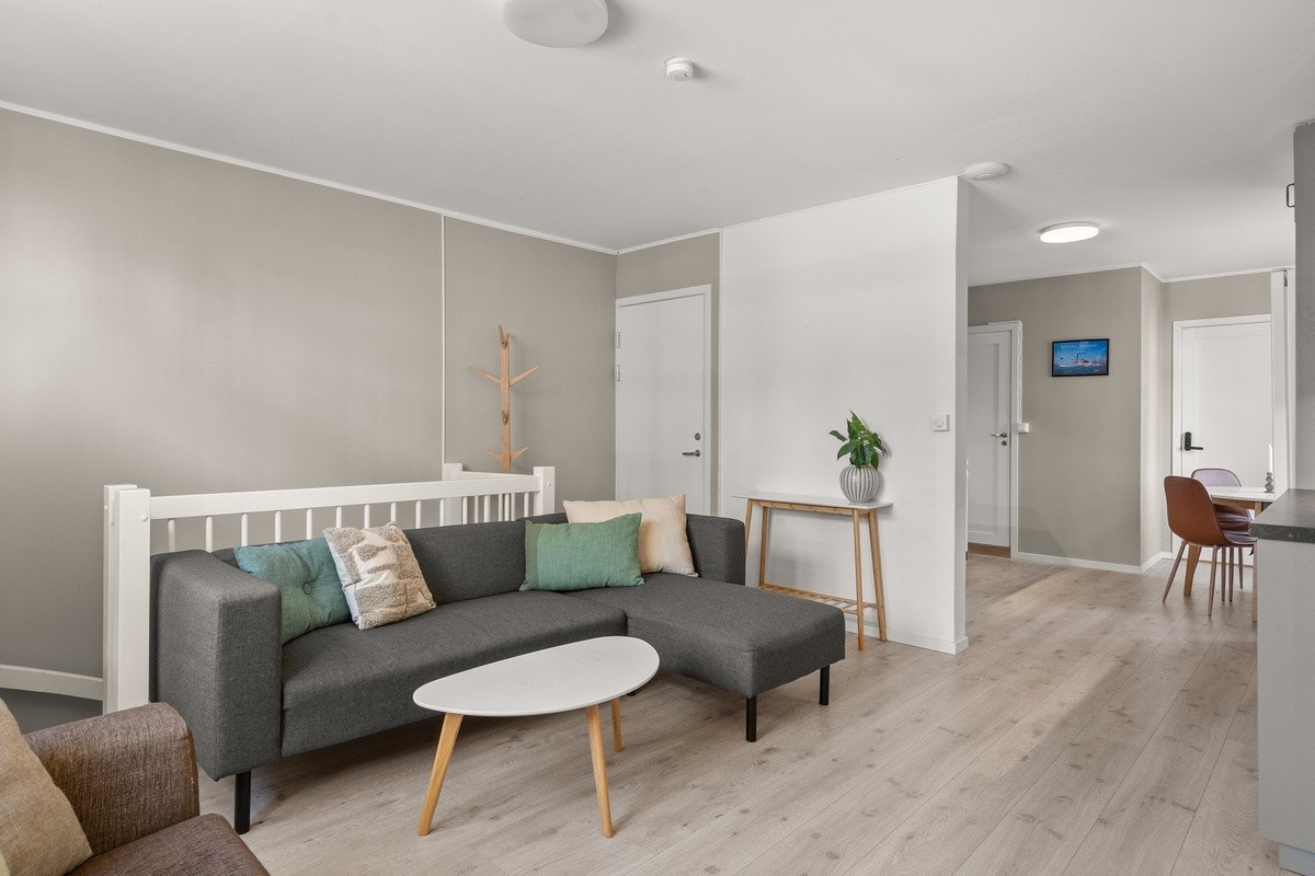 Trappen ned bak er til resten av soverommene, bad og bod Galleribilde