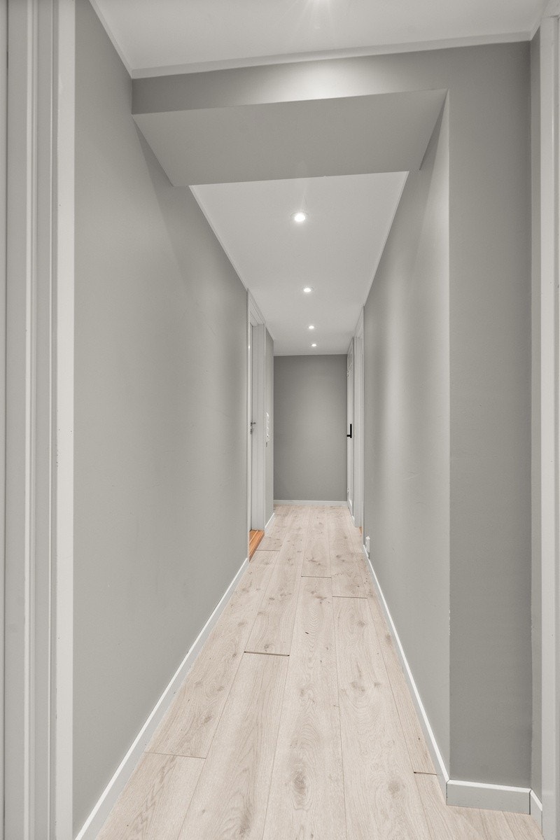 Underetasjen har soverommene og bad Galleribilde