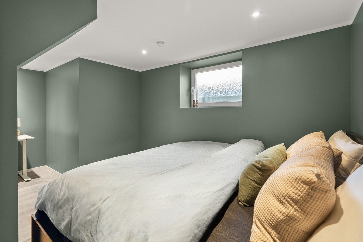 Det er også plass til skap på inngangen til rommet Galleribilde