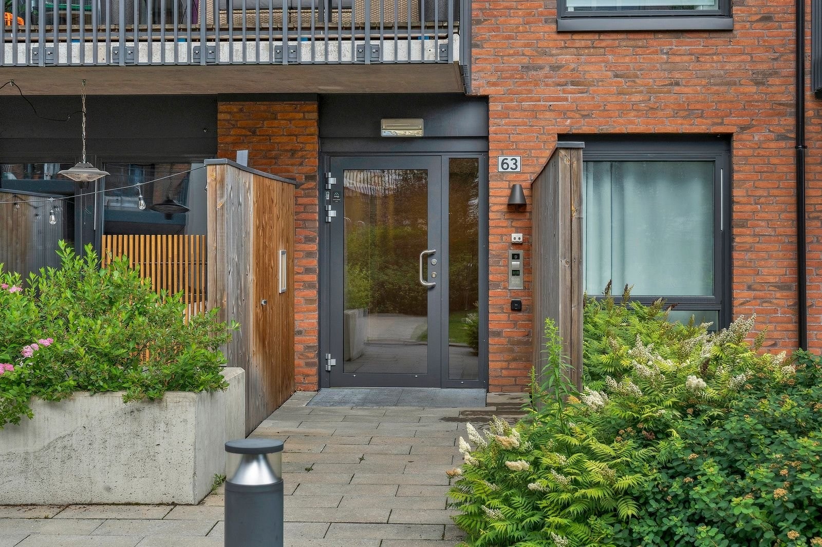 Oppgang / Inngangsparti. Galleribilde