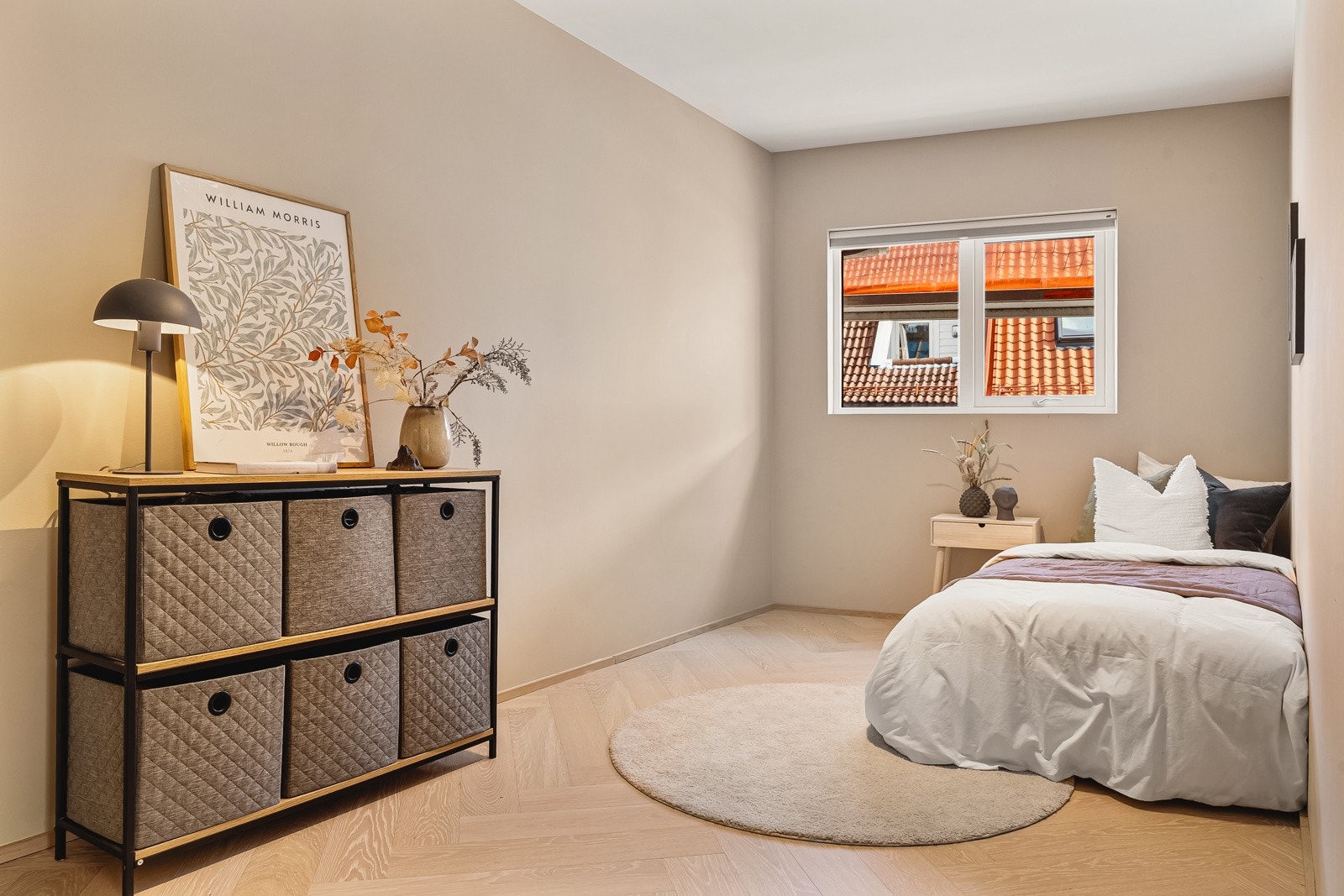 Det andre soverommet er også av meget god størrelse og har god plass til både dobbeltseng og kontorløsning dersom man har behov for det. Galleribilde