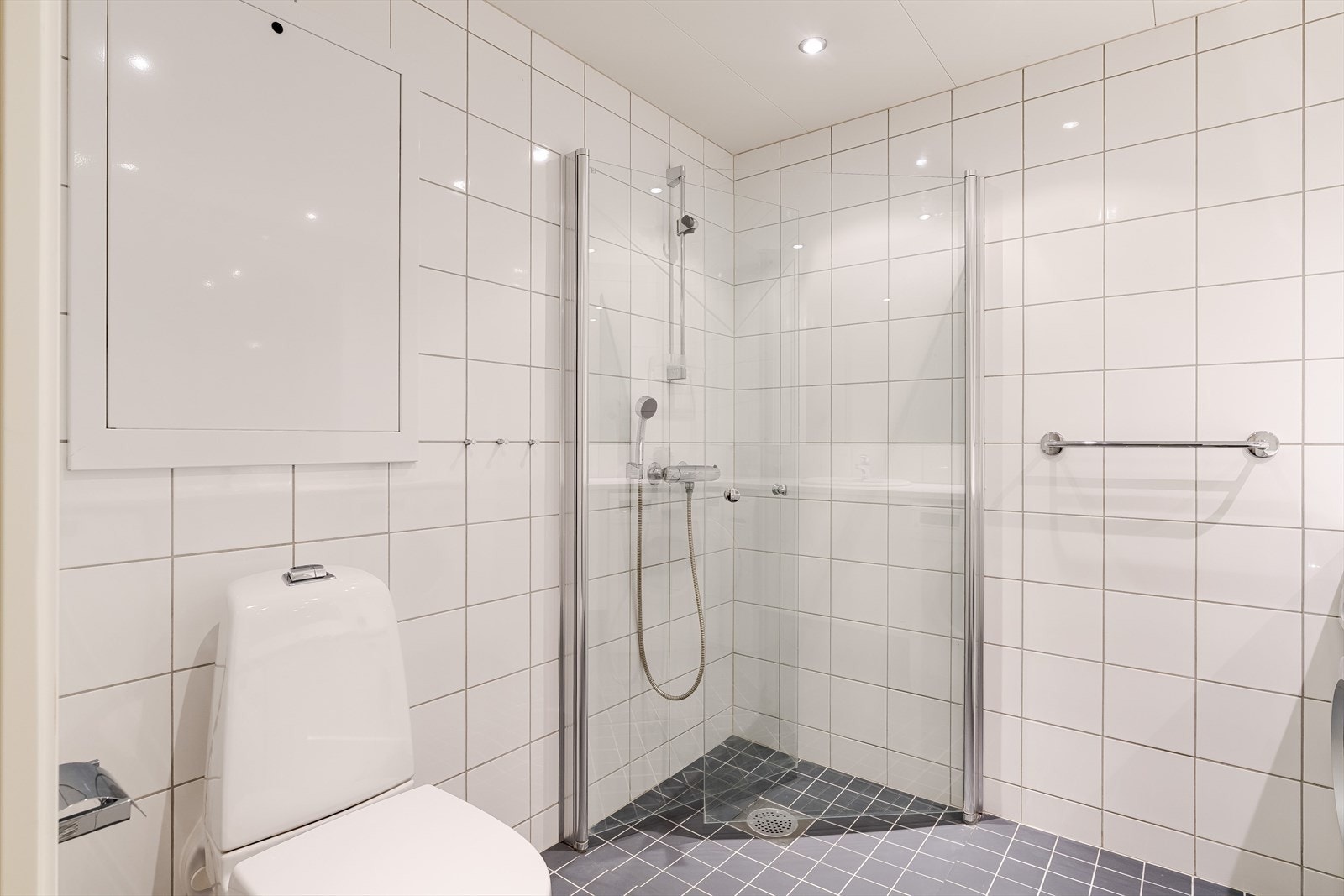 Badet har fått TG1 fra takstmann og har varme i gulv. Galleribilde