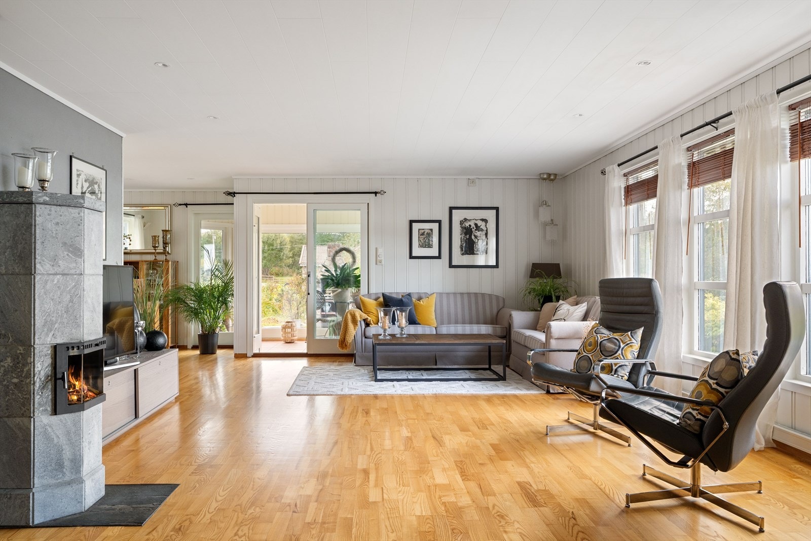 Vedovnen skaper både varme og stemning - perfekt for lange vinterkvelder med familien samlet. Galleribilde