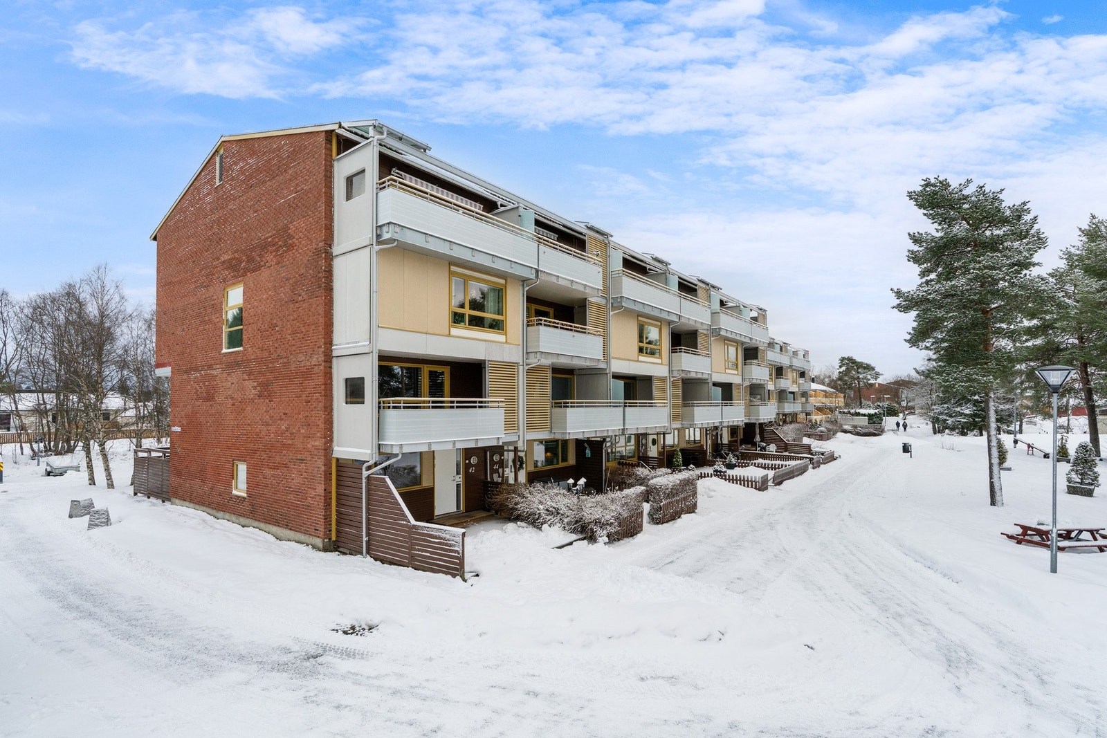 Velkommen til Rypevegen 42. Flott hjørnebeliggenhet i populære Rypevegen. Galleribilde