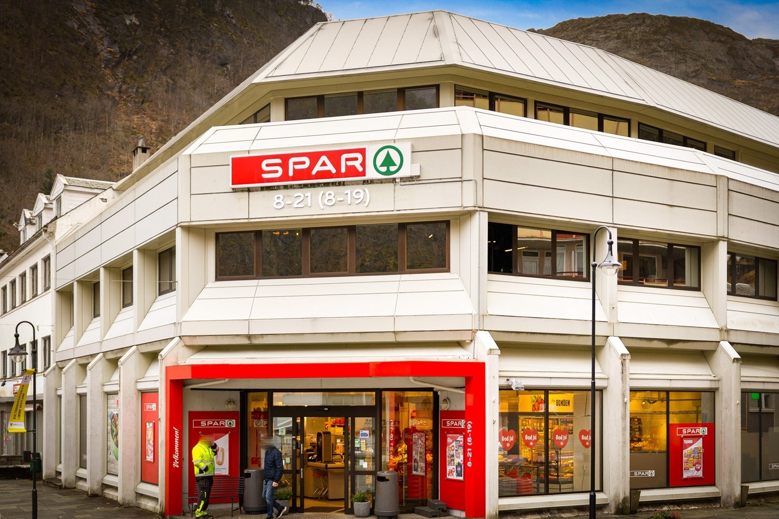 Både Spar Dale og Coop Extra Dalekvam (søndagsåpen) er i umiddelbar nærhet. Galleribilde