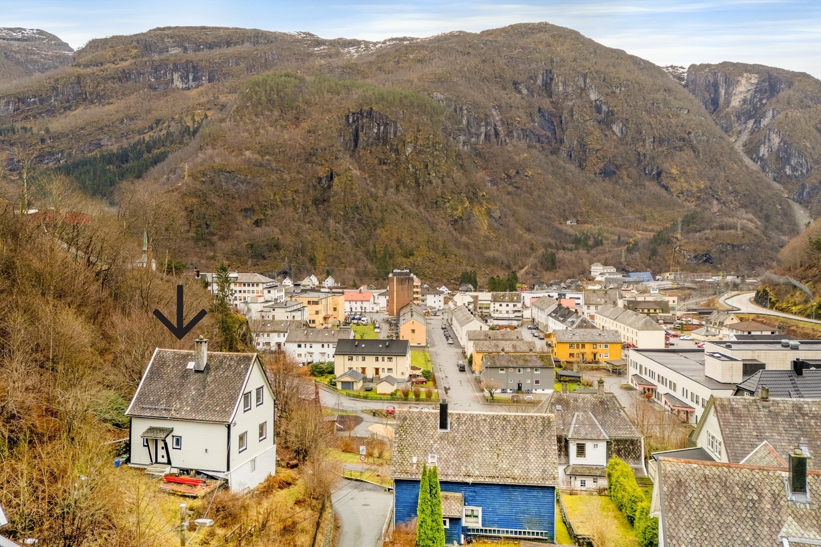 Aktiv Eiendomsmegling v/Jørn Tage Hereide har gleden av å presentere Holhovdvegen 3. Fotograf Stian Inderhaug. Galleribilde