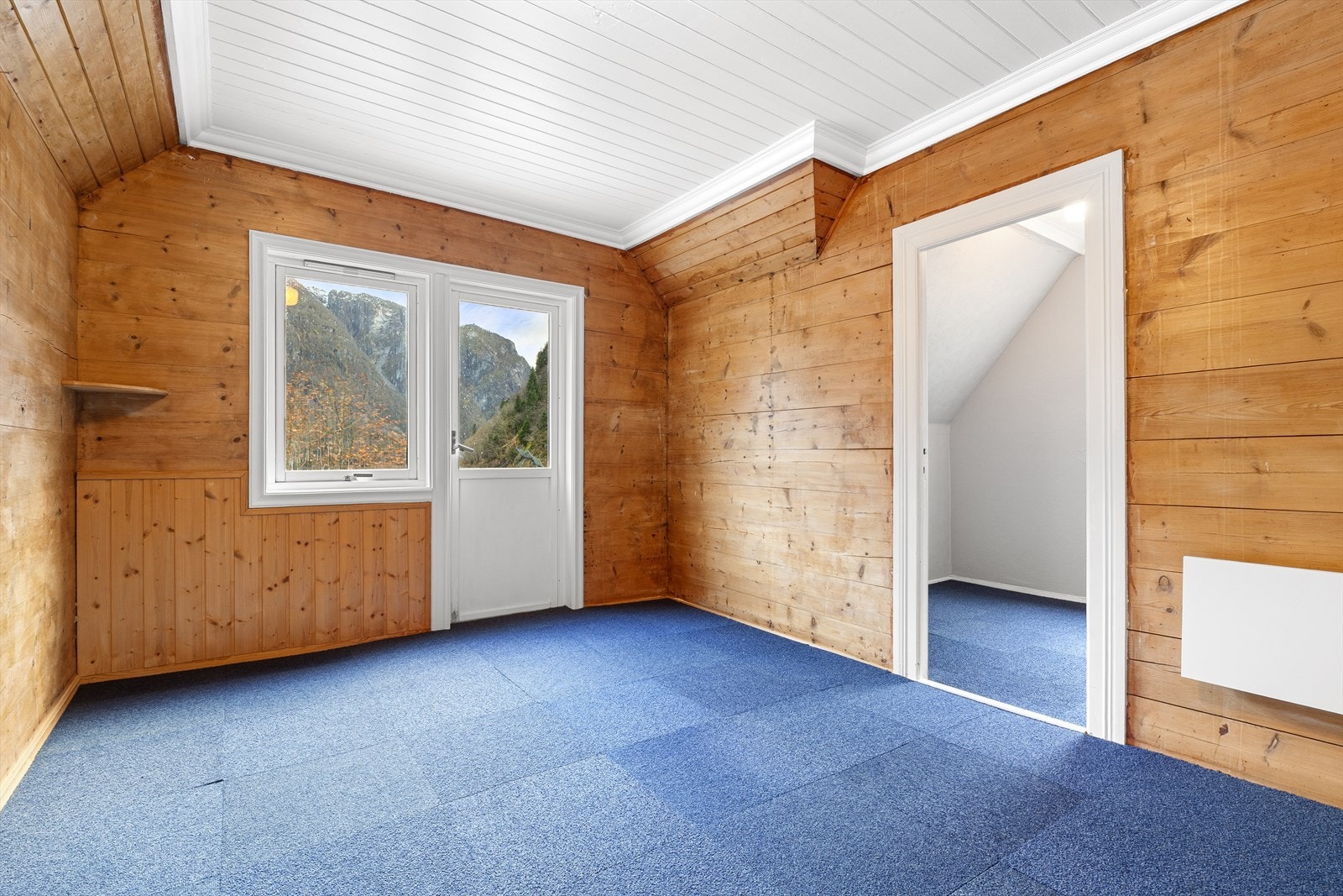 Boligen har totalt fire soverom i 2. etasje, på henholdsvis fra 6,3 m², 6,7m², 8m² og 10,7 m². Galleribilde