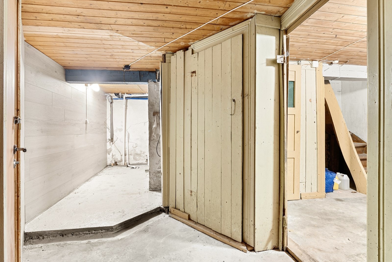 Her er det rikelig med lagringsplass til sportsutstyr, sesongtøy, barnevogner, sykler og det som måtte trenges i en aktiv familie. Galleribilde