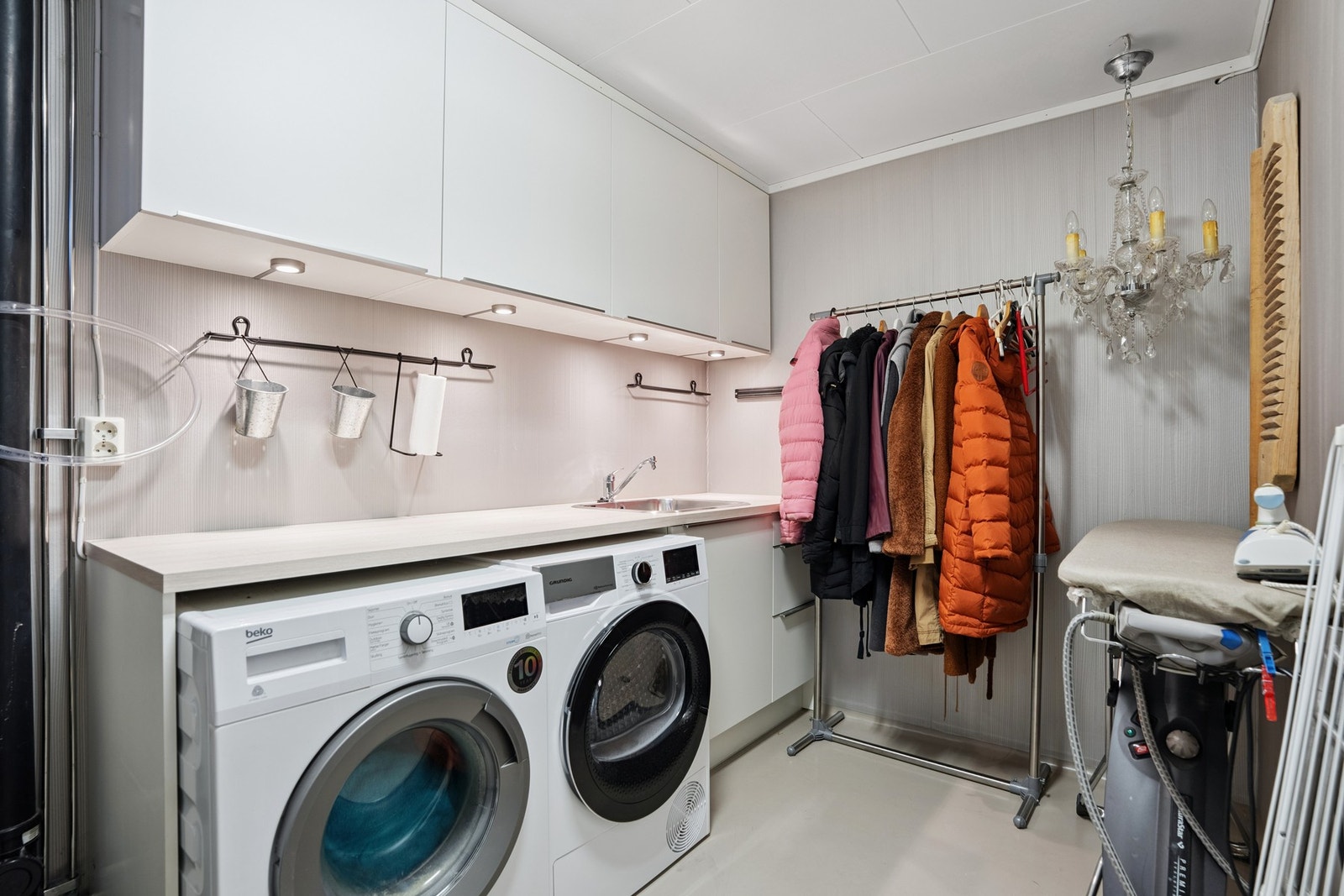 Vaskerom i underetasje, oppusset i 2014 Galleribilde