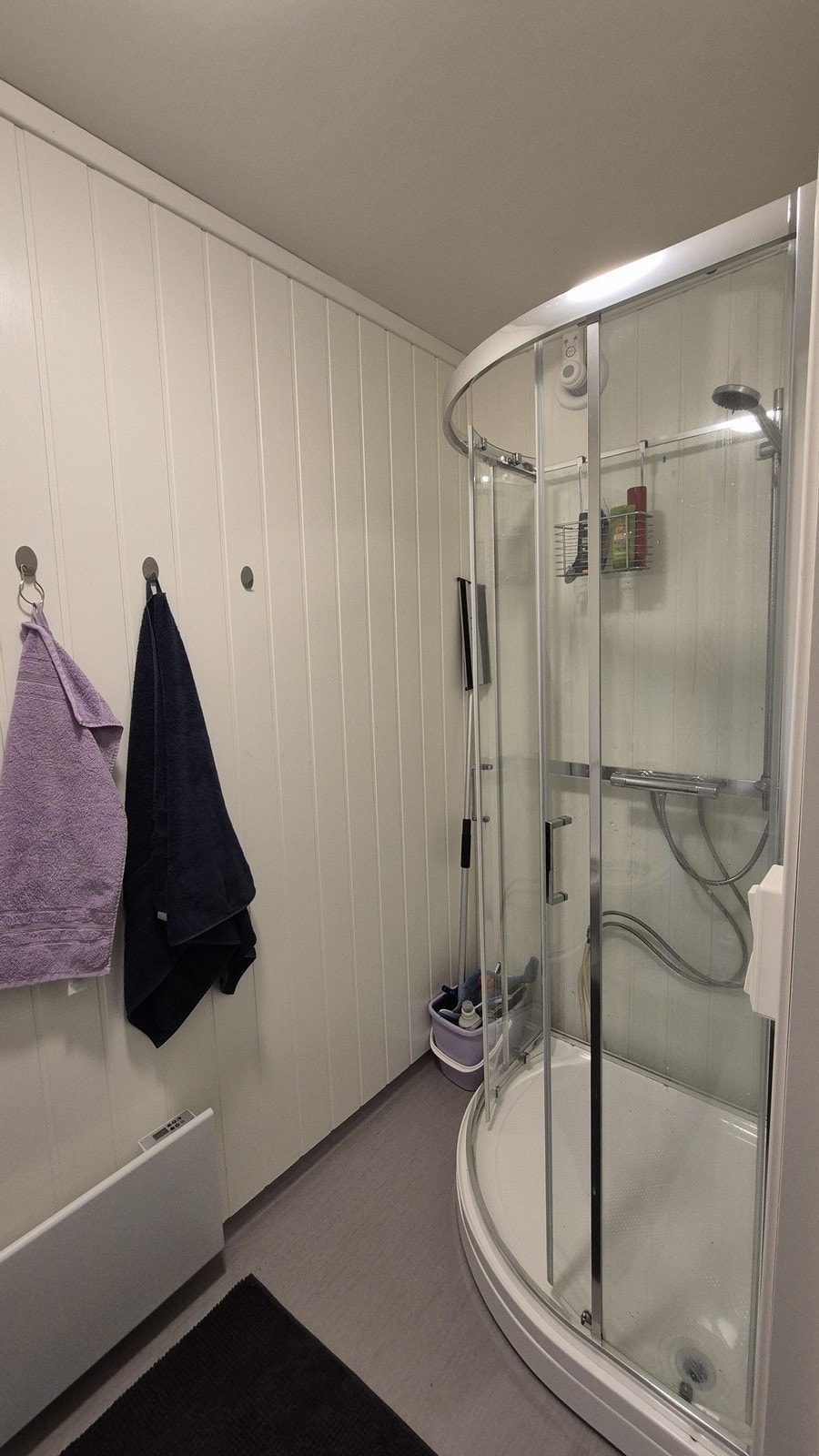 Bad 1. etasje med dusjkabinett. Galleribilde