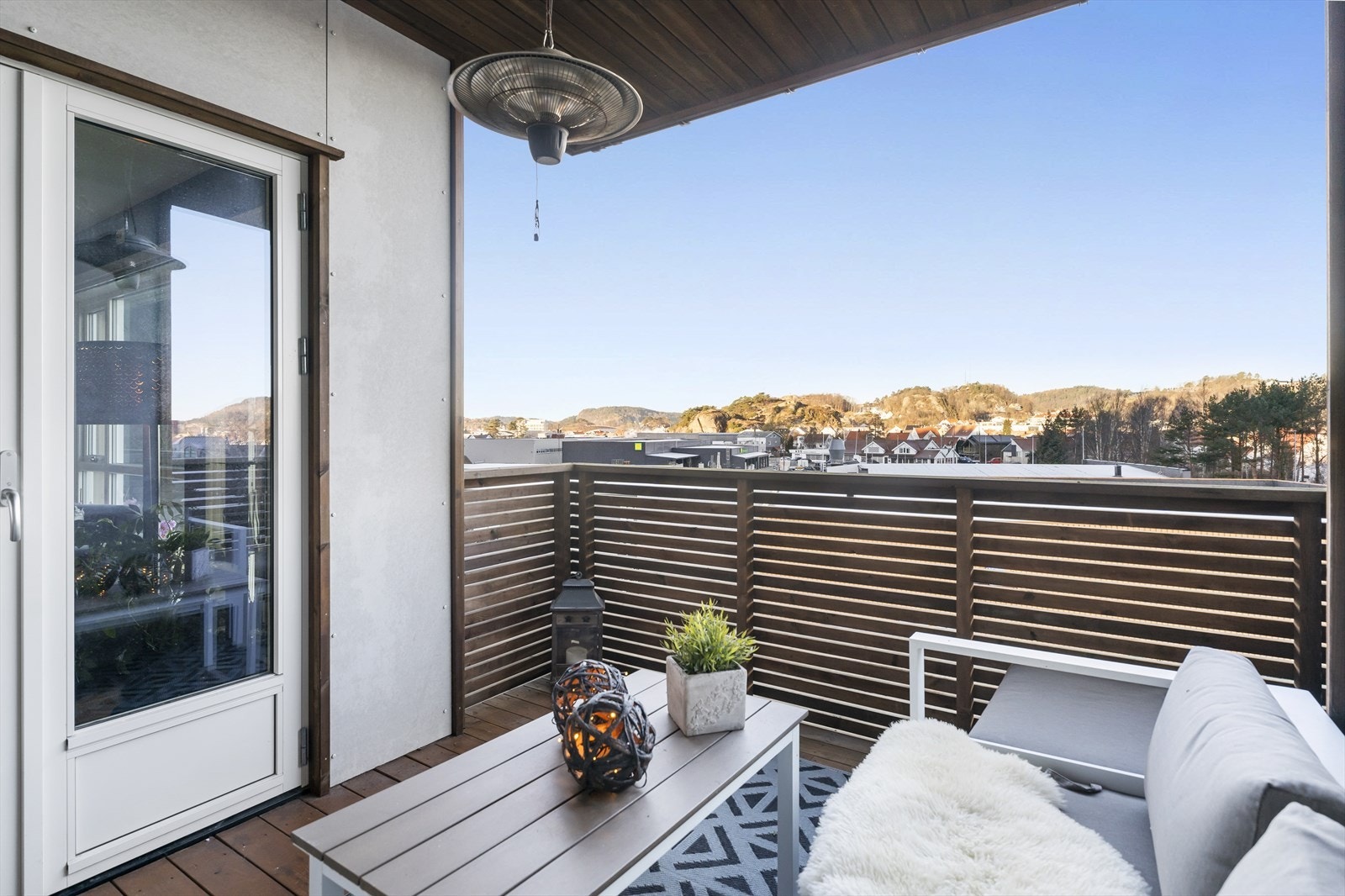 På balkongen kan solen nytes på fine ettermiddager. Galleribilde