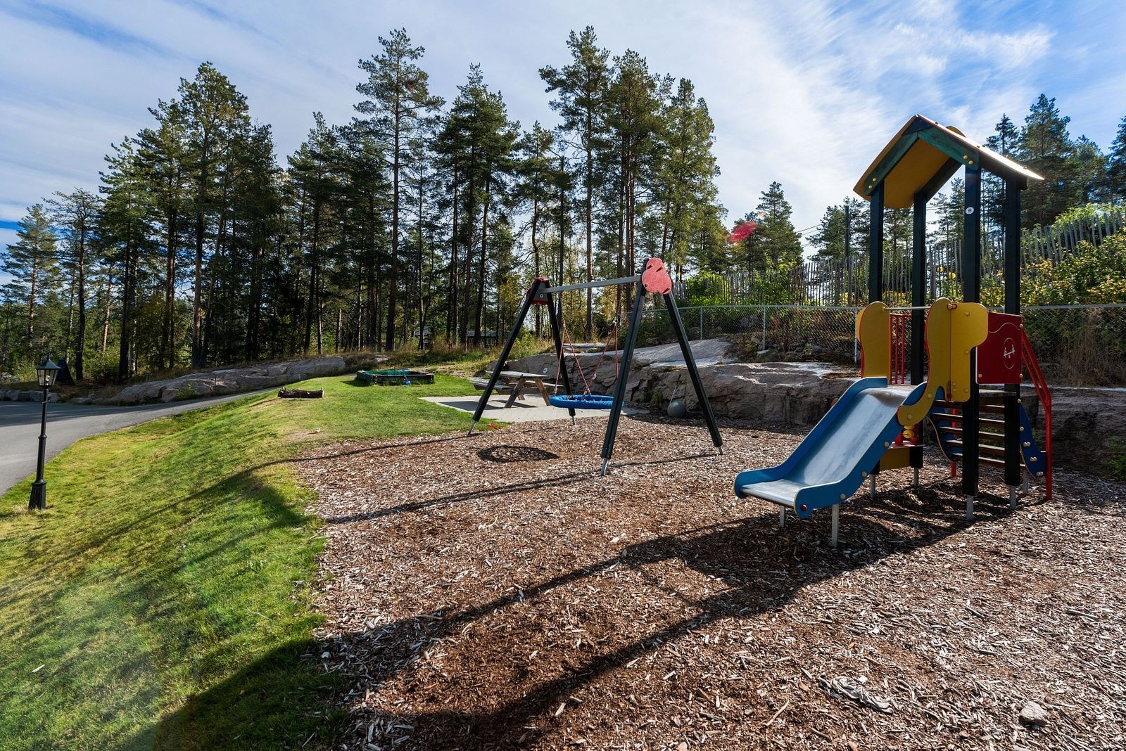 Lekeplass like utenfor døren! Galleribilde