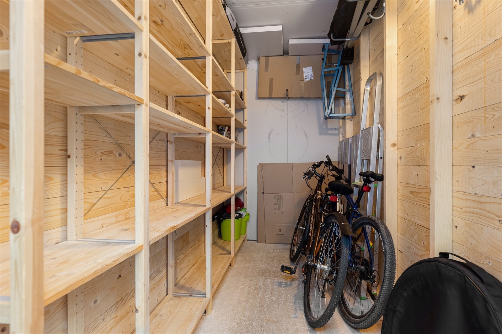 Ekstern bod på ca. 5m² for ekstra laging. Galleribilde