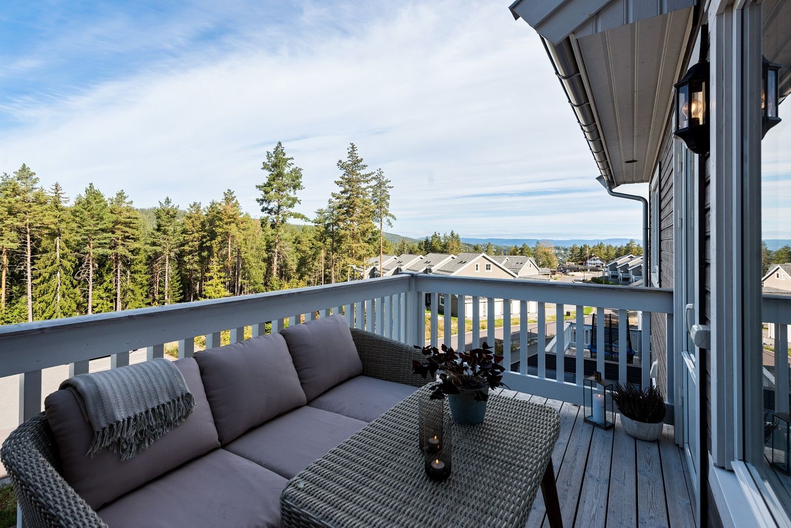 Hyggelig utsyn mot grøntområder. Galleribilde