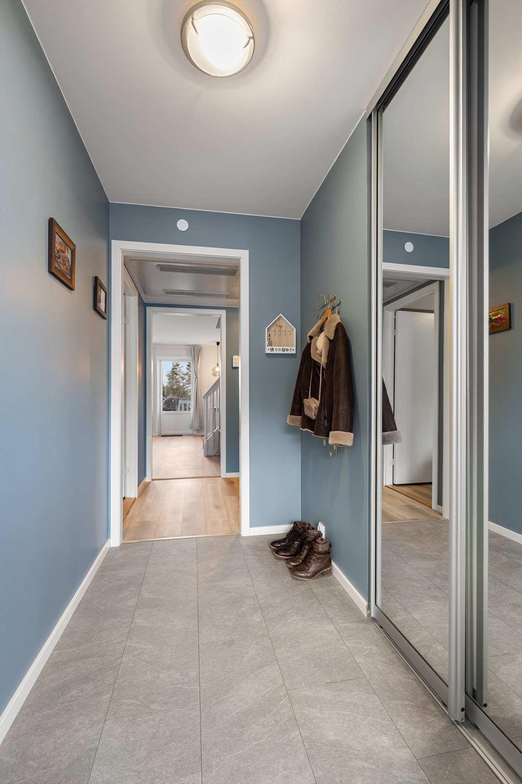 Boligen er oppført i 2018 med gjennomgående god standard. Galleribilde