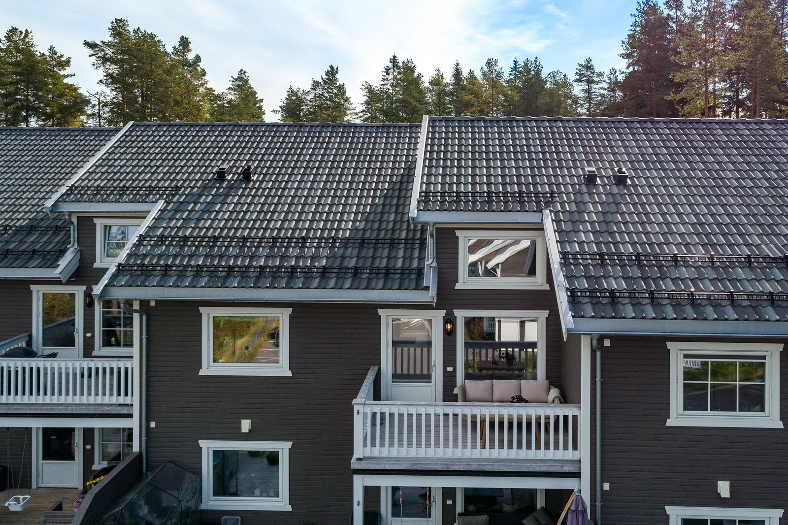 Attraktiv og familievennlig beliggenhet i et etablert boligområde i Heggedal. Galleribilde