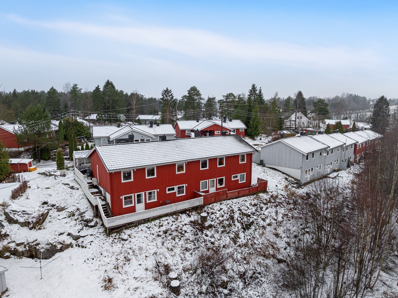 Vertikaldelt tomannsbolig med en arealeffektiv planløsning. Galleribilde