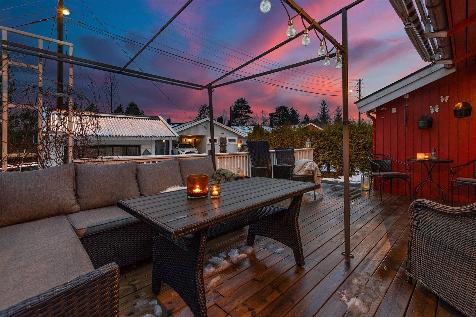 Dette er en innbydende tomannsbolig med fine uteområder. Bilder er tatt av fotograf Espen Edin. Galleribilde