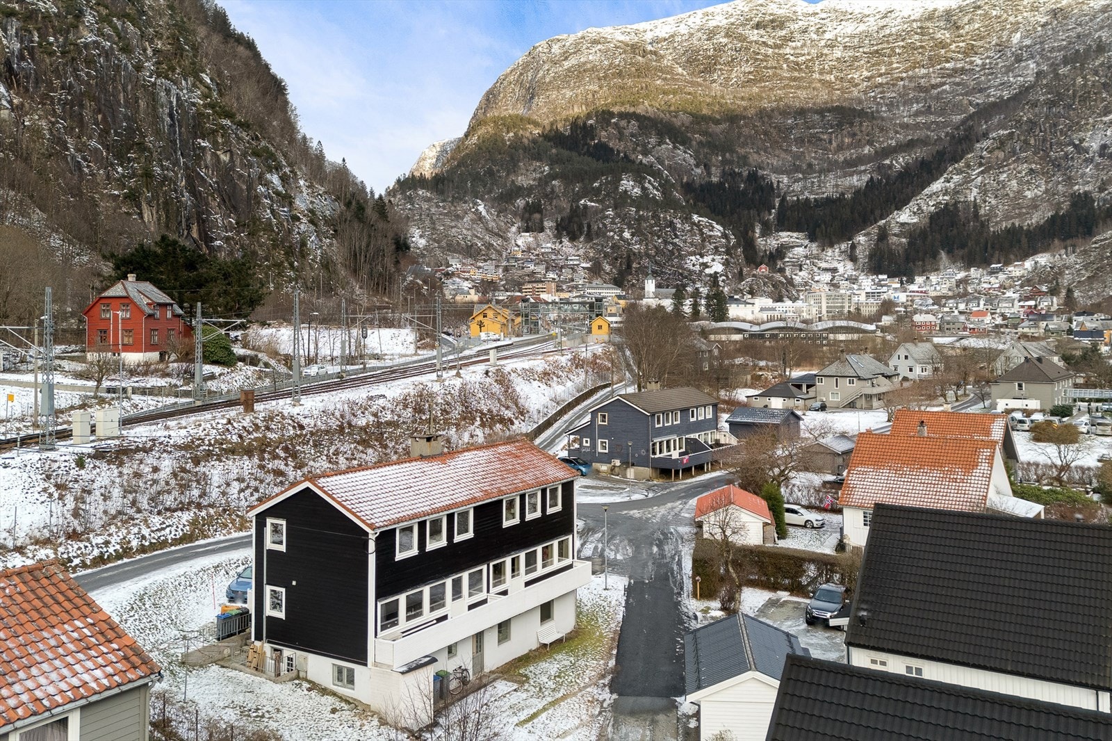 Kalvekroken 12C har en sentral beliggenhet rett ved Dale sentrum. Galleribilde