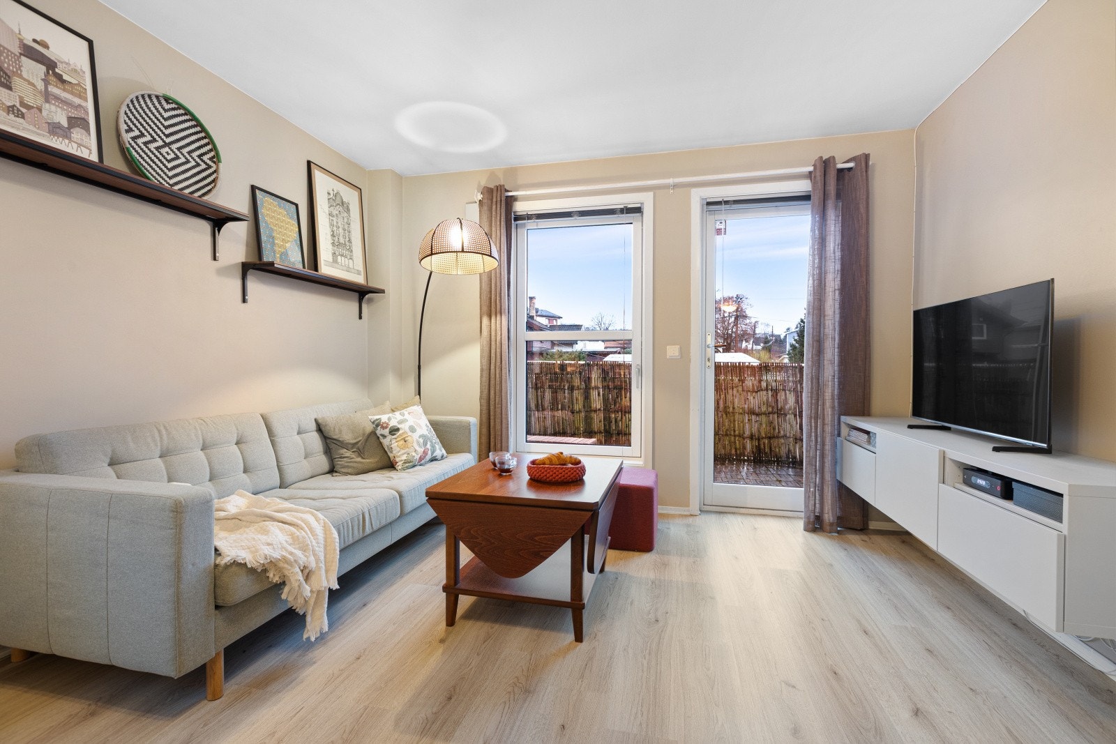 Leiligheten byr på en flott og innbydende stue som er lett å møblere etter behov. Galleribilde