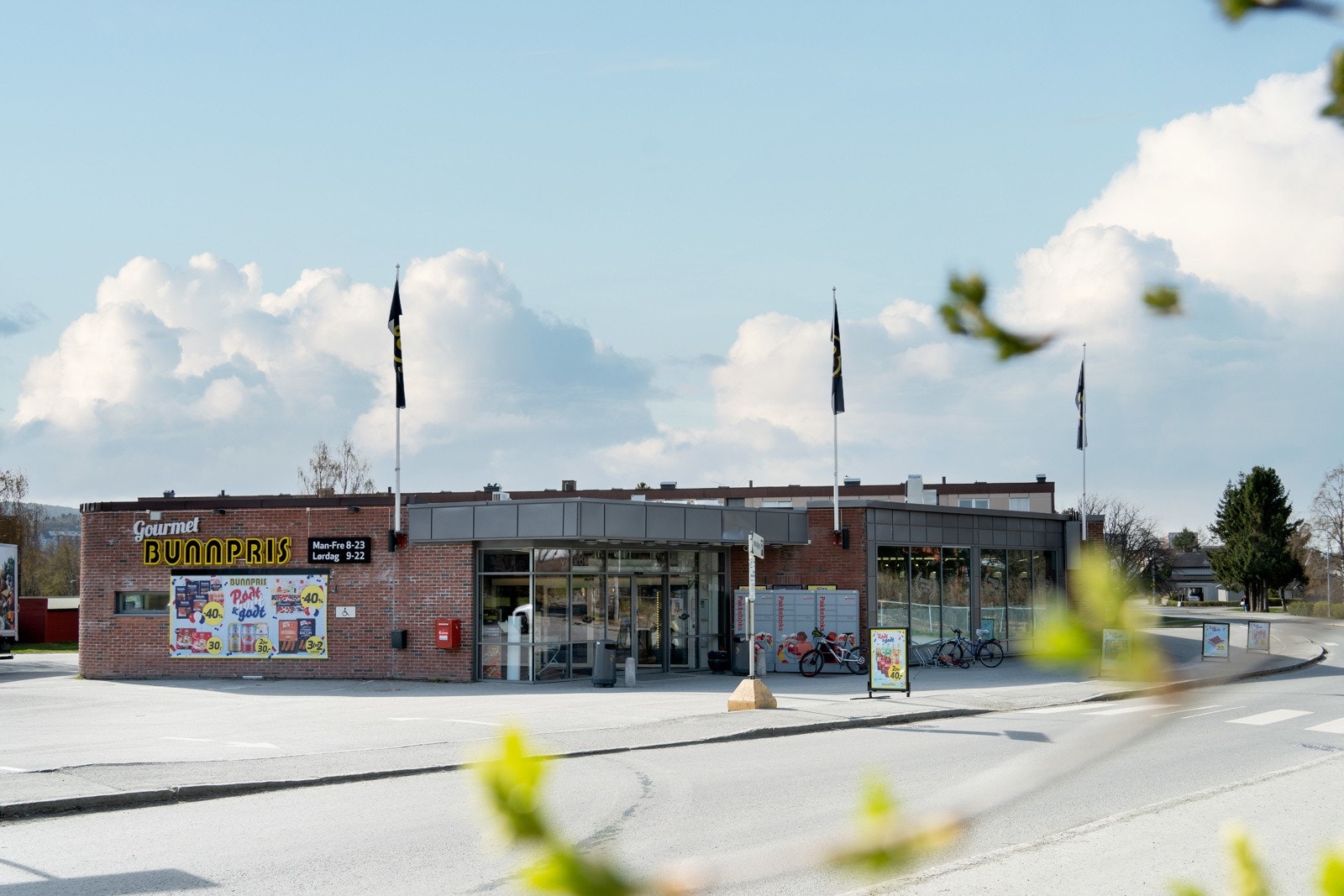 Kun en kort rusletur fra leiligheten ligger dagligvarebutikken Bunnpris Gourmet. Galleribilde