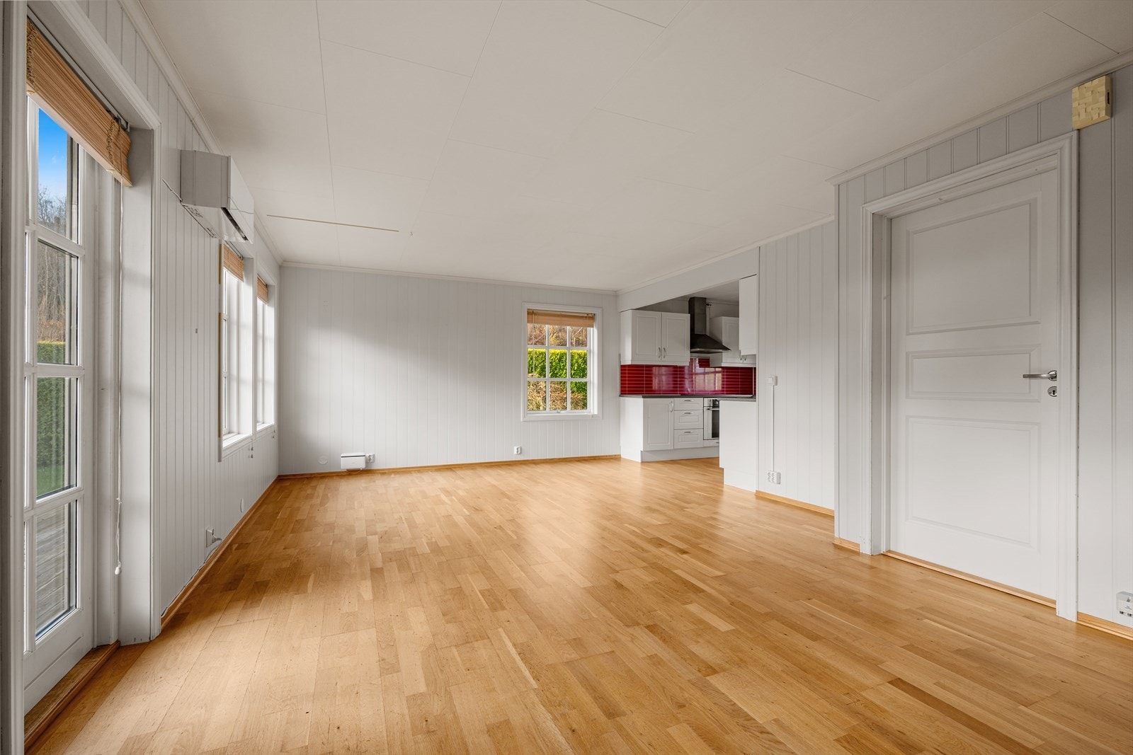 Utgang til terrasse fra stuen Galleribilde