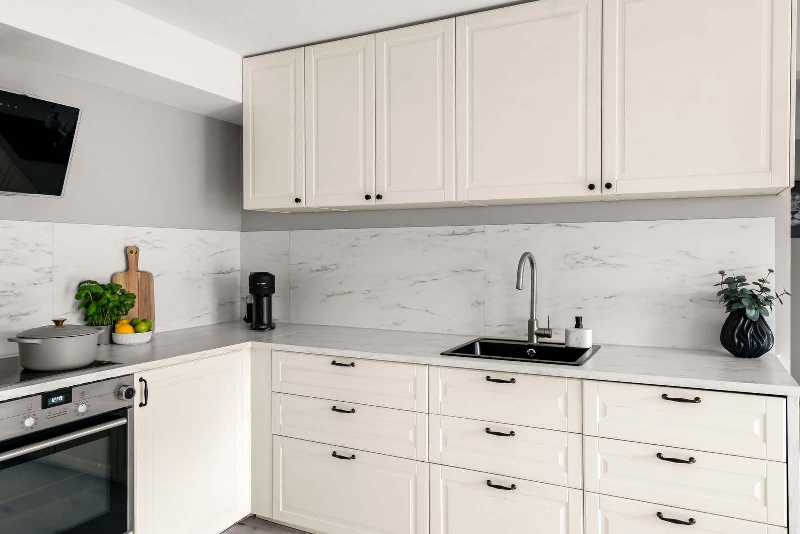 Her lages både raske hverdagsmiddager og søndagsklassikere - rett frem, funksjonelt og lett å like. Galleribilde