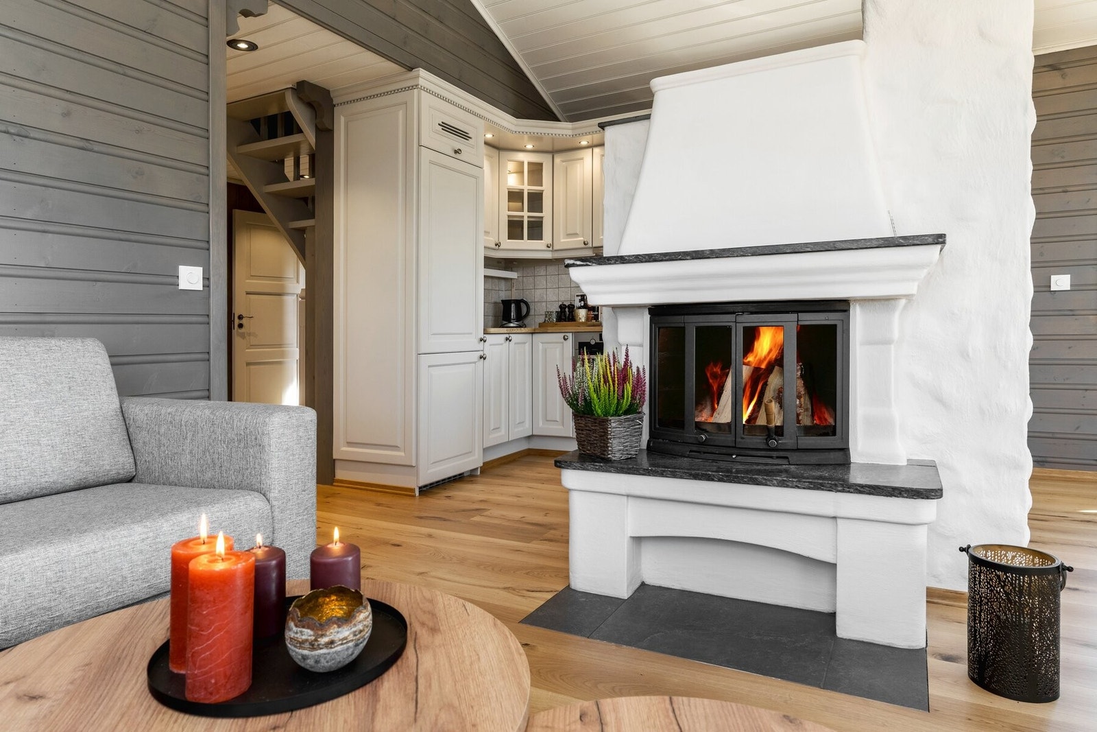 Peis med innsats som gir lun varme på kalde dager. Galleribilde