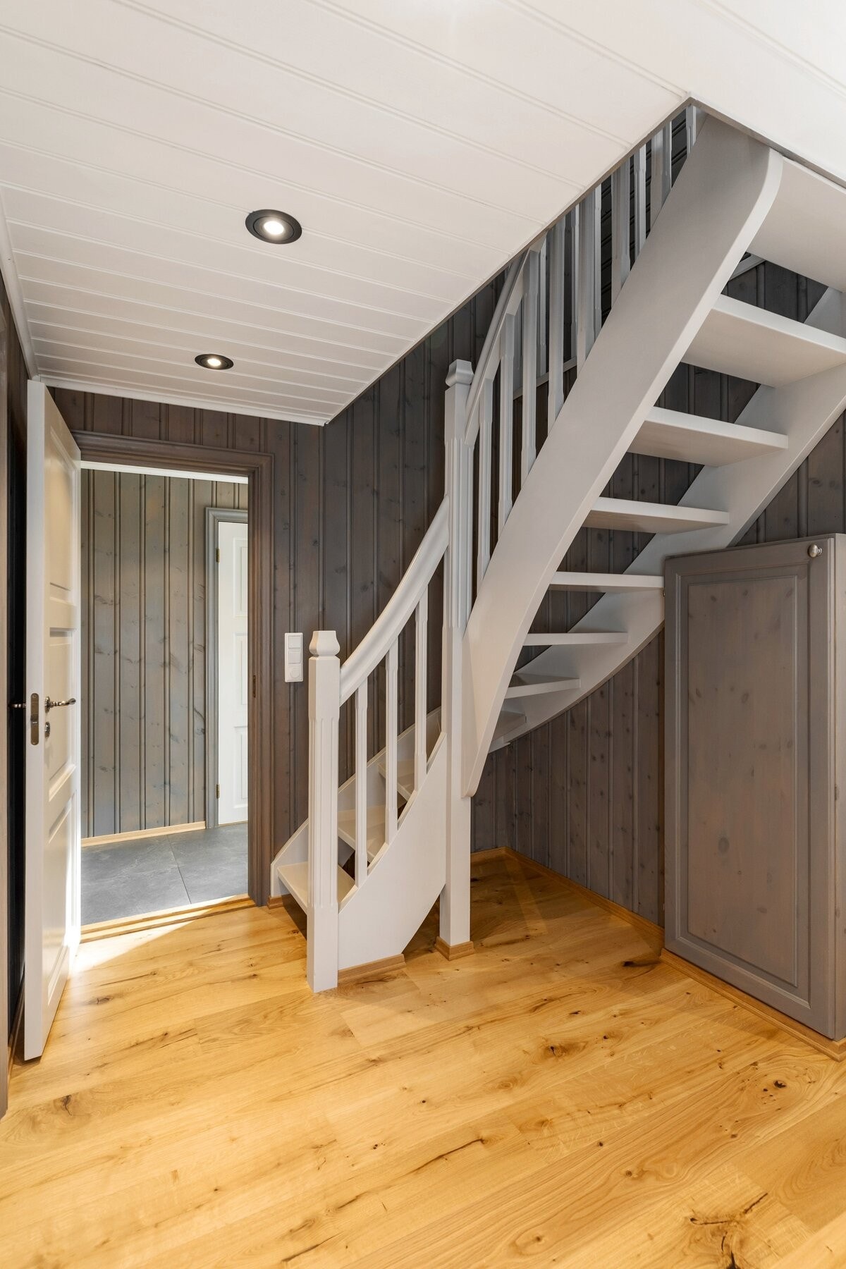 God trapp til loftsetasjen. Galleribilde