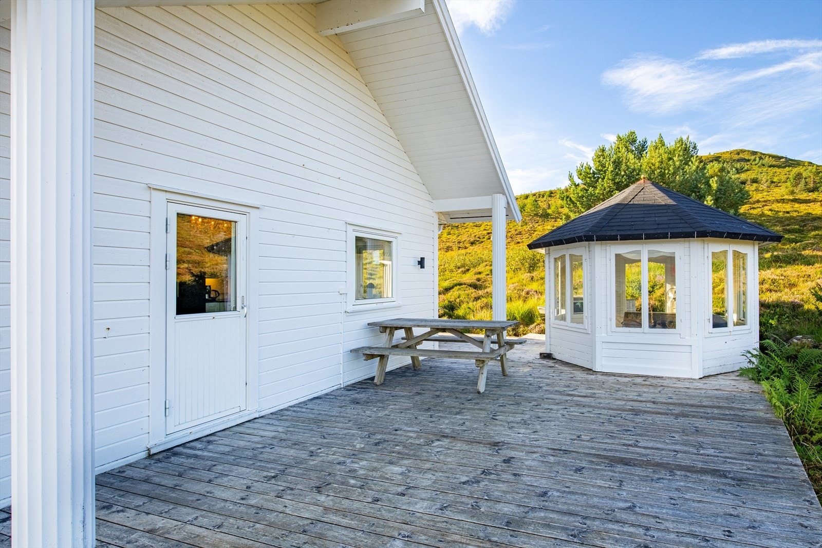 Utgang til terrassen også fra stue Galleribilde