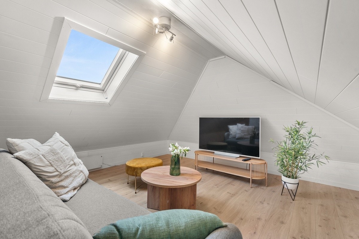 Det er også loftsstue med sovesofa om man ønsker overnattingsbesøk Galleribilde