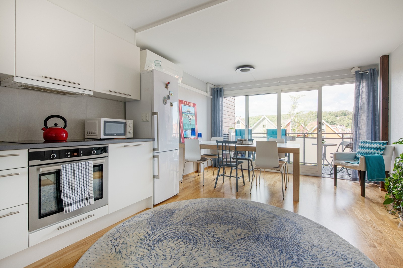 Lekkert kjøkken som de aller fleste kan trives med Galleribilde