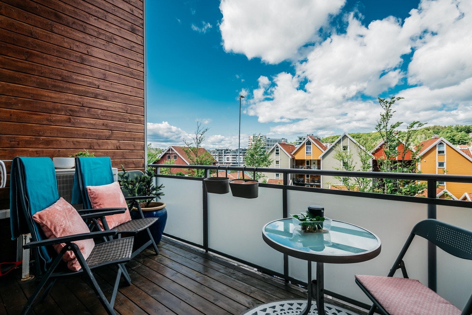 Nye Kilen brygge ligger på andre siden havna, her bor du nesten i byen Galleribilde