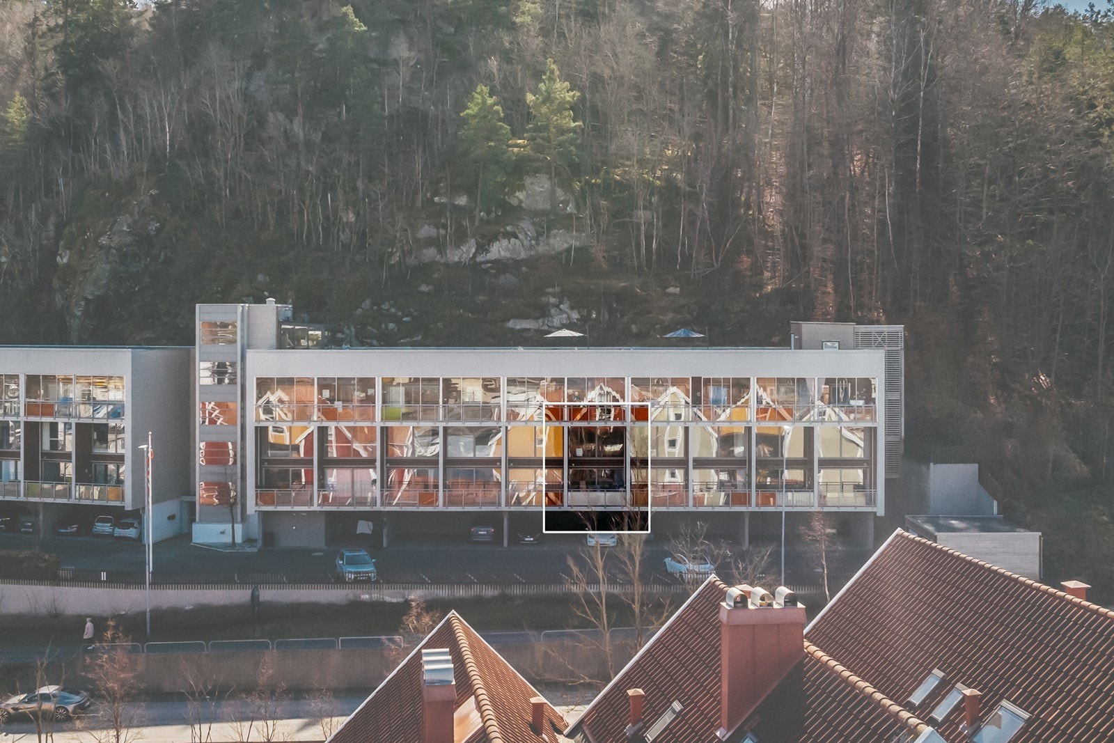 Her har du rett å slett en lekker leilighet over 2 plan Galleribilde