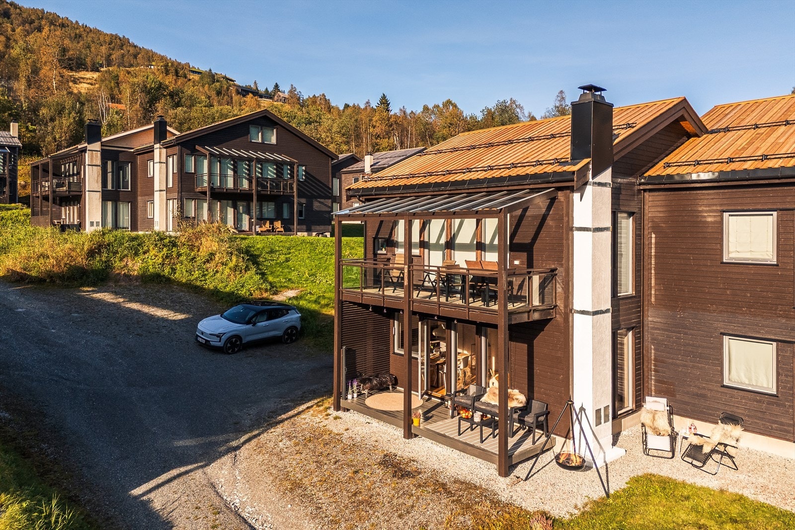 Trivelig 3-roms fritidsleilighet i et populært hytteområde. Nytt tak på bygget i 2025, fasade er også malt i 2025. Galleribilde