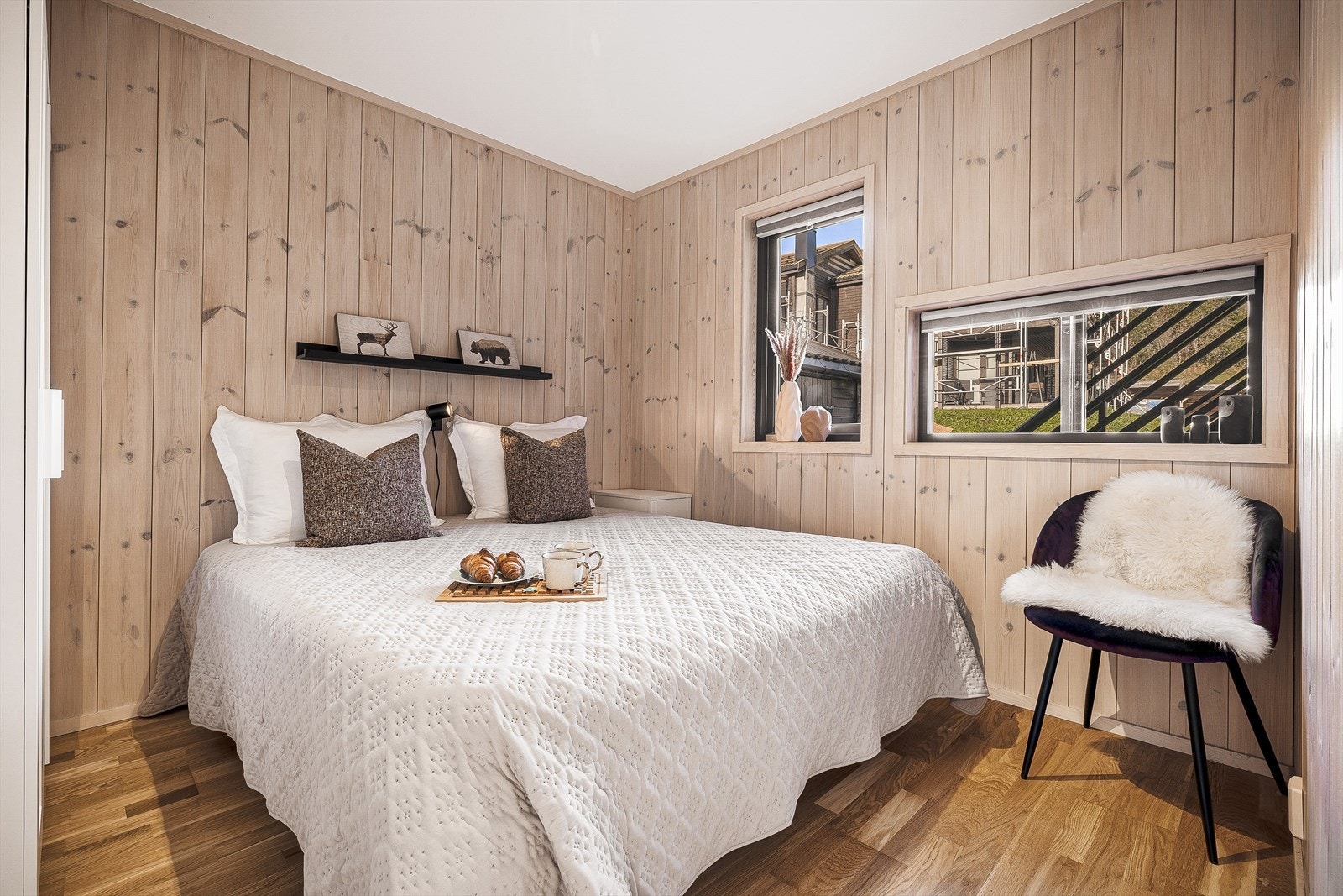 Hovedsoverommet måler 9 kvm og har god plass til dobbeltseng og garderobeløsning Galleribilde