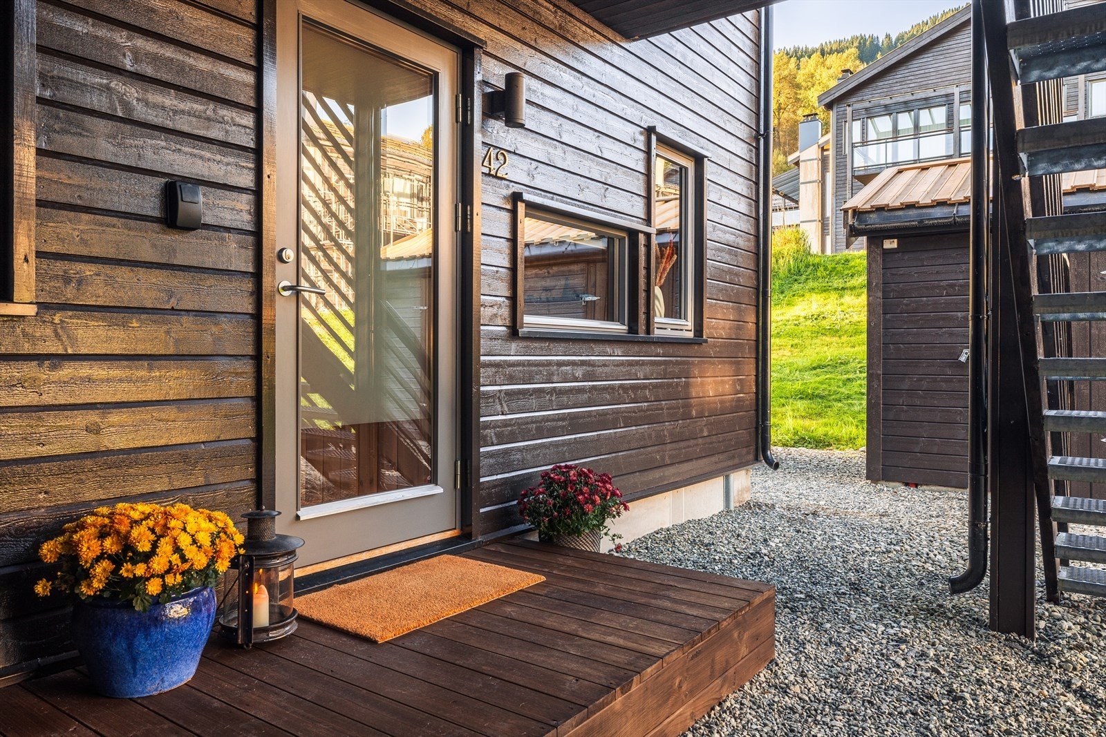 Leiligheten ligger i første etasje med enkel adkomst Galleribilde