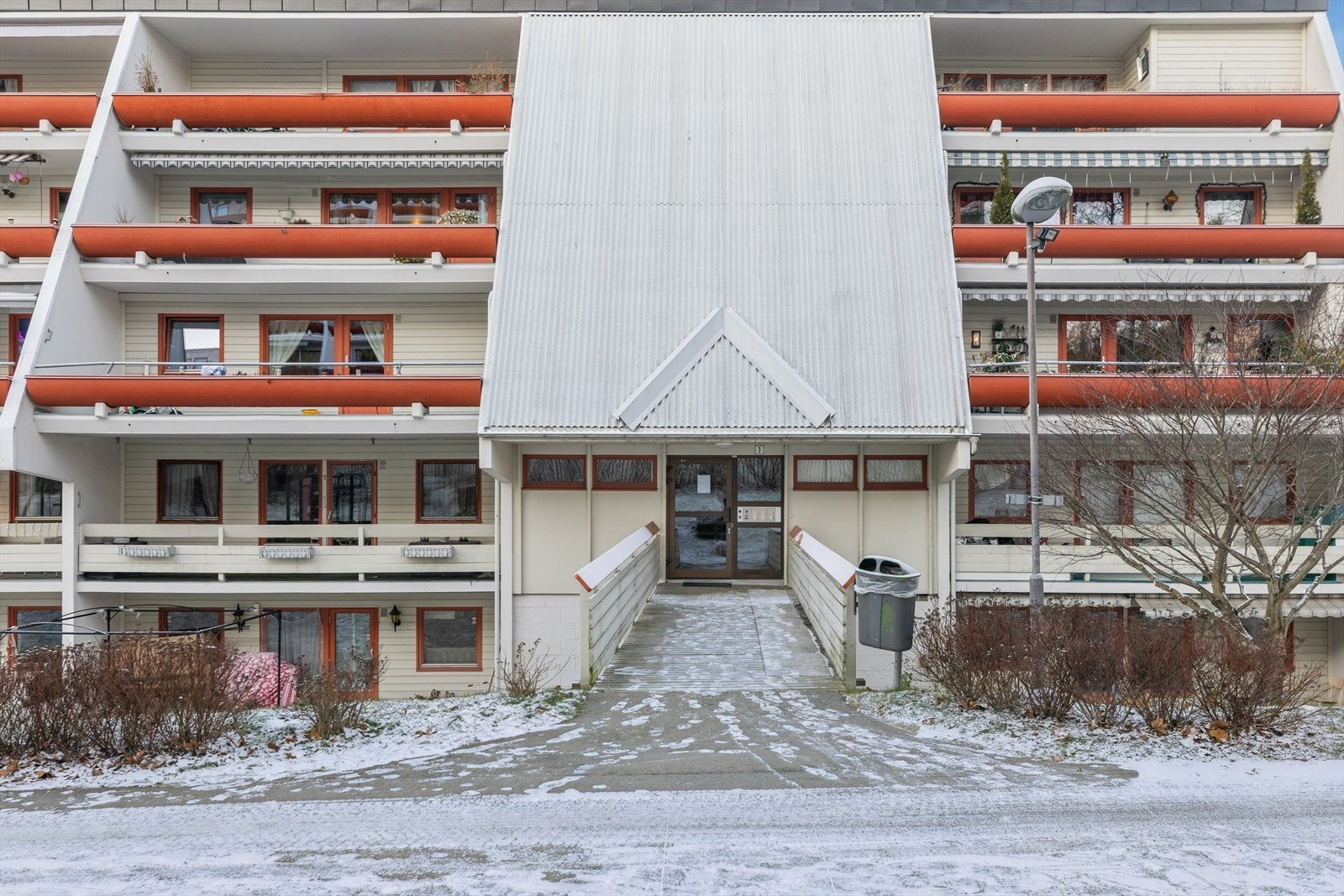 Attraktiv 4-Roms selveierleilighet beliggende i et barnevennlig, bilfritt område med kun minutters gange til Vestlitorget! Galleribilde