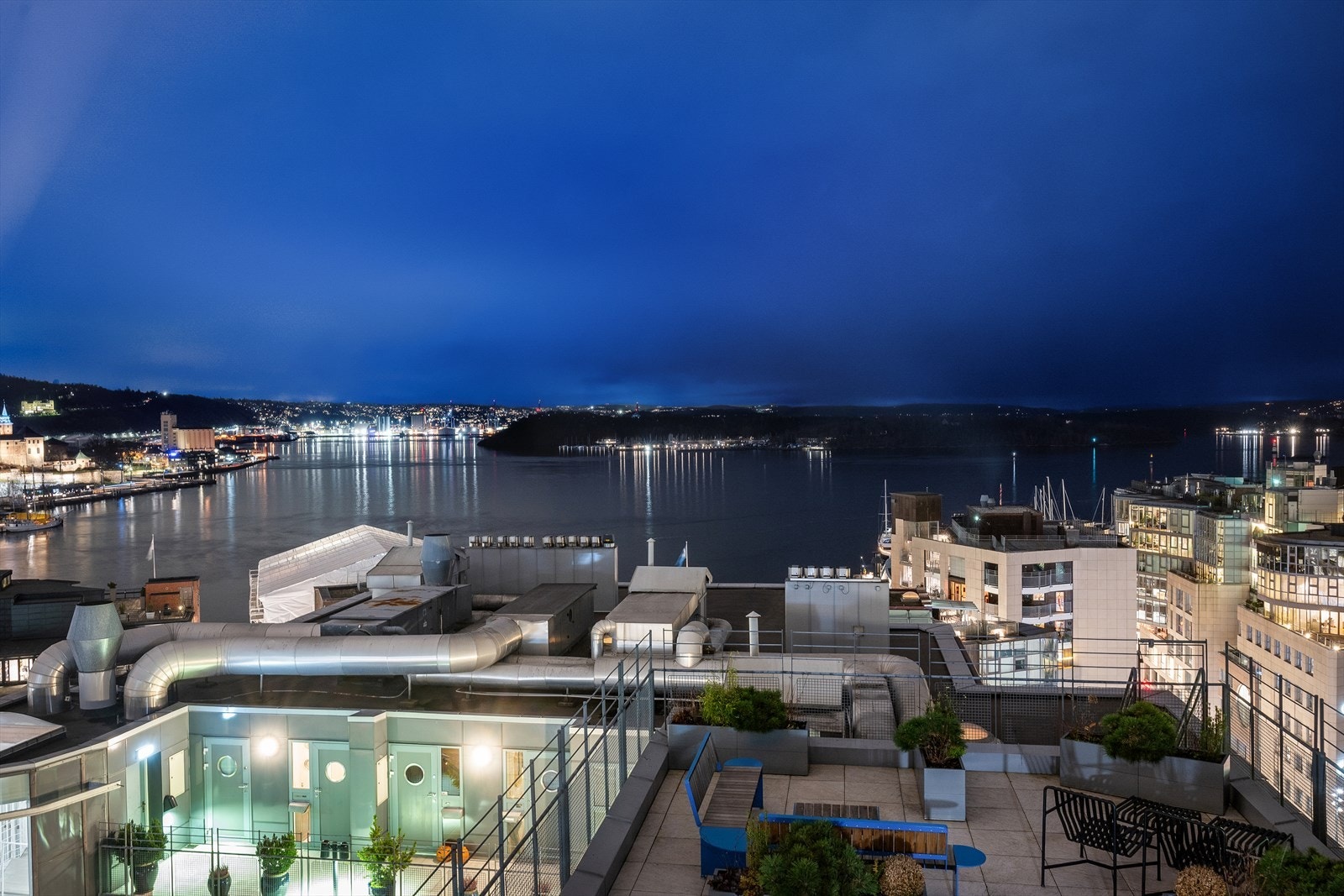 Nyt nærheten til fjorden og den maritime atmosfæren. Galleribilde