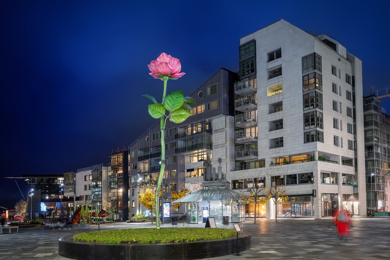 Bygget er en del av det moderne og arkitektonisk spennende miljøet på Aker Brygge. Galleribilde