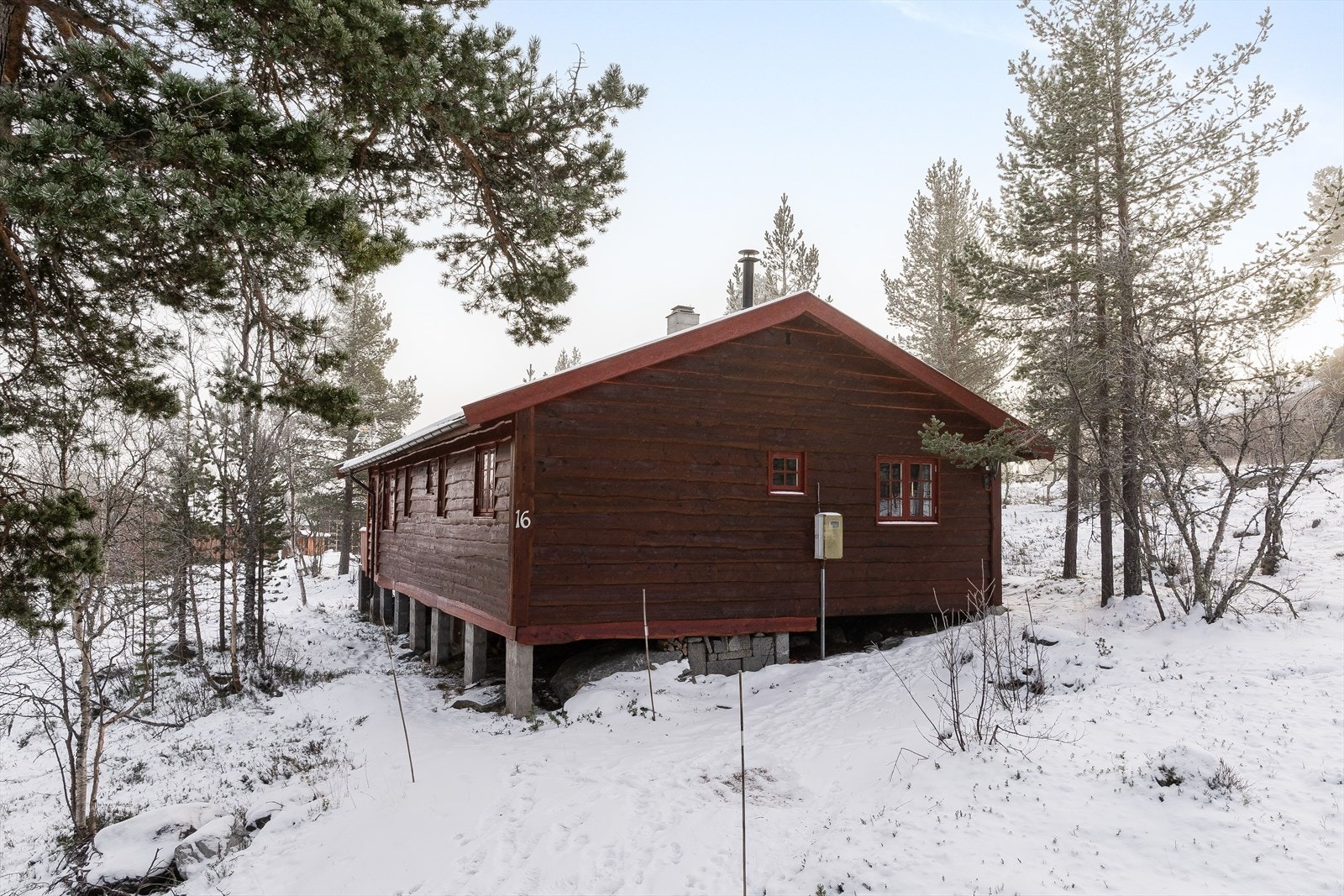 Er du på jakt etter en hytte du kan bruke hele året i et område med mange flotte tur- og friluftsmuligheter, kan dette være fristedet du leter etter! Galleribilde