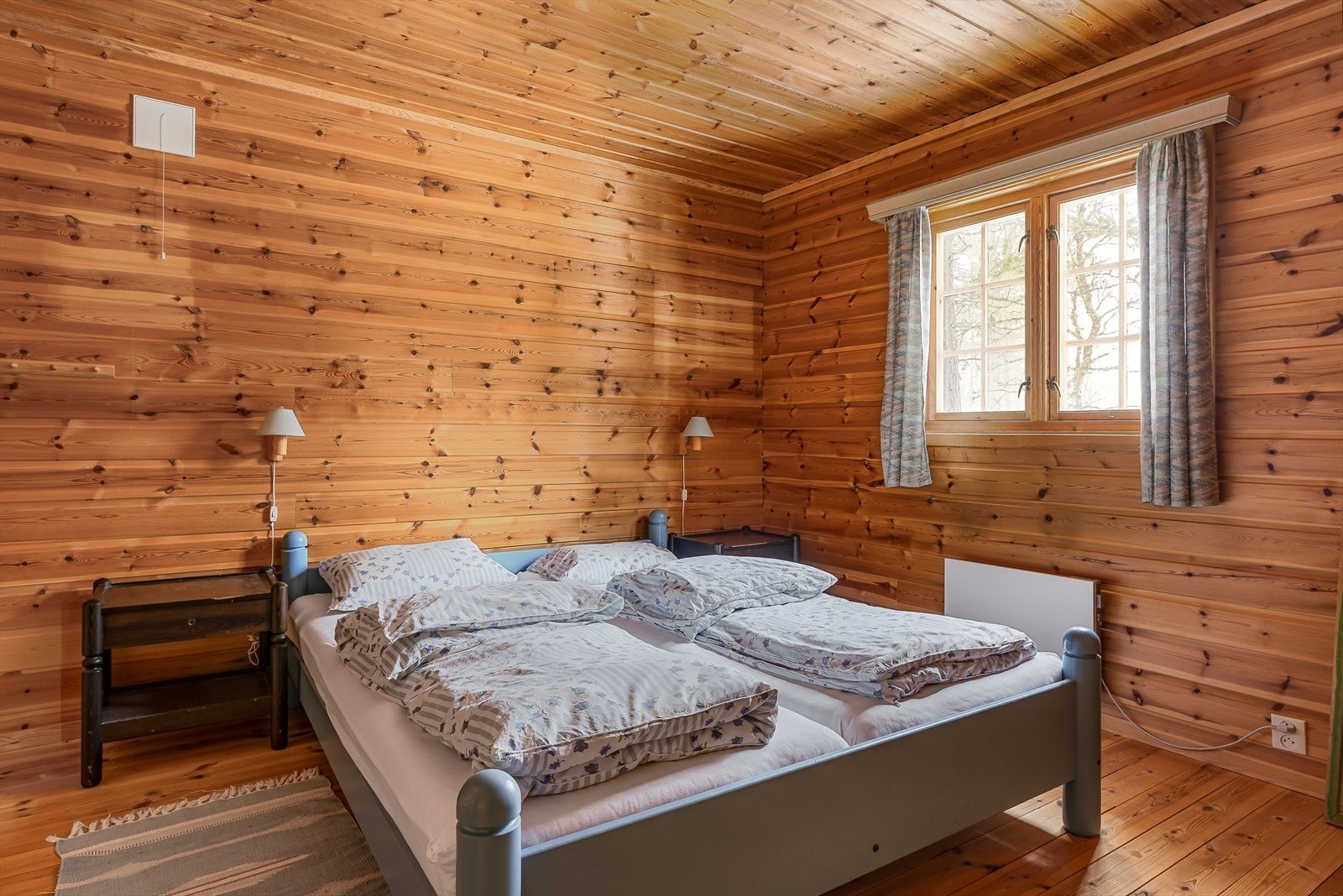 Hovedsoverommet ligger plassert i vestre hjørne av hytta, og har et romslig areal. Galleribilde