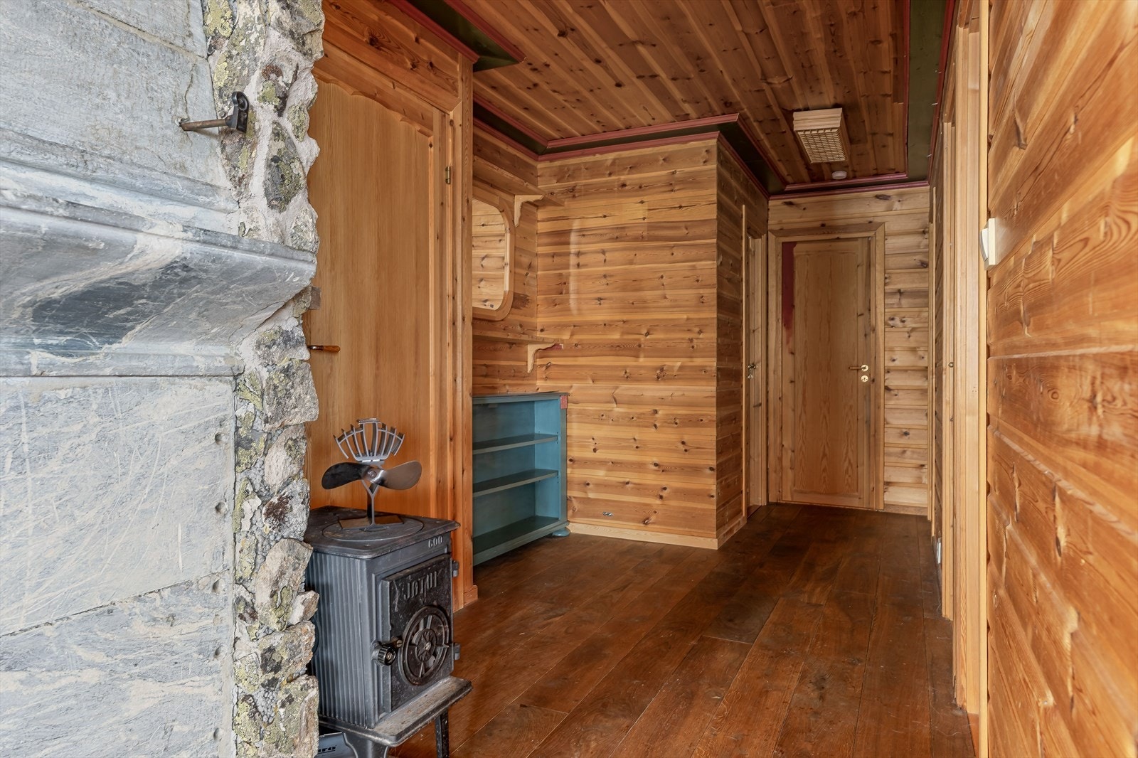 Gangen som fører til samtlige soverom, sanitærrom og toalettrom. Galleribilde