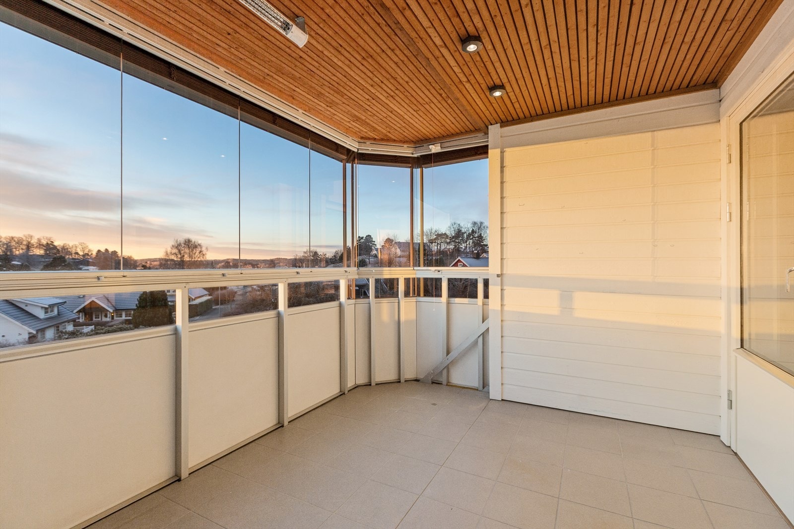 Stor innglasset balkong Galleribilde