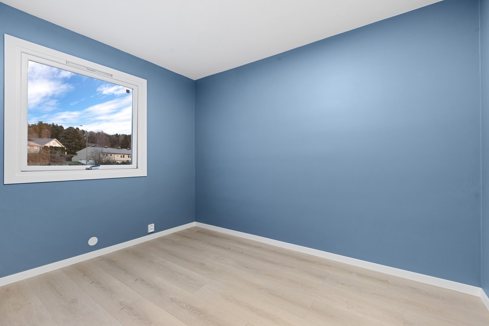 Soverom med nyoppussede flater Galleribilde